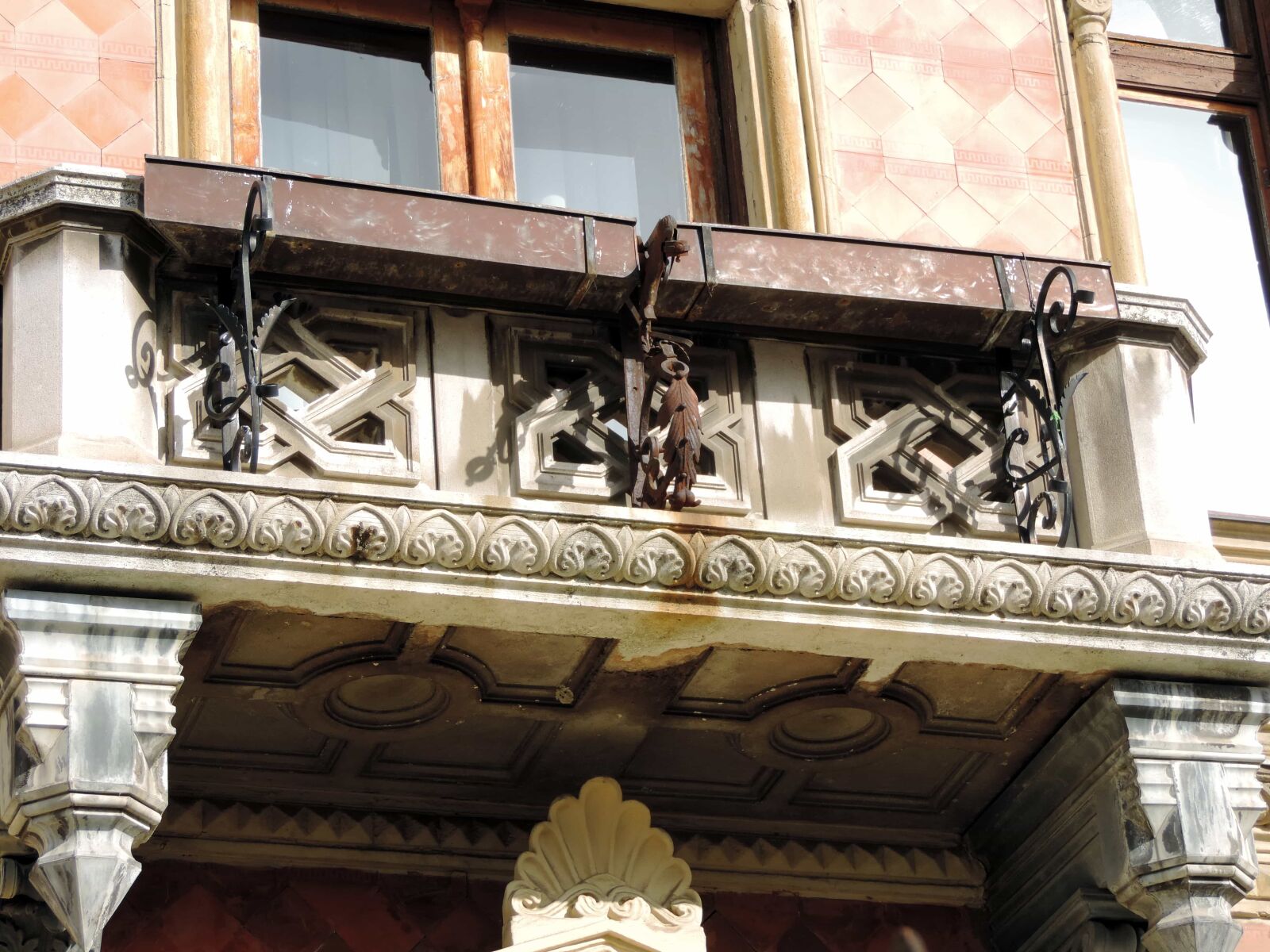 Nikon Coolpix P520 sample photo. Balcony, baroque, facade, building photography