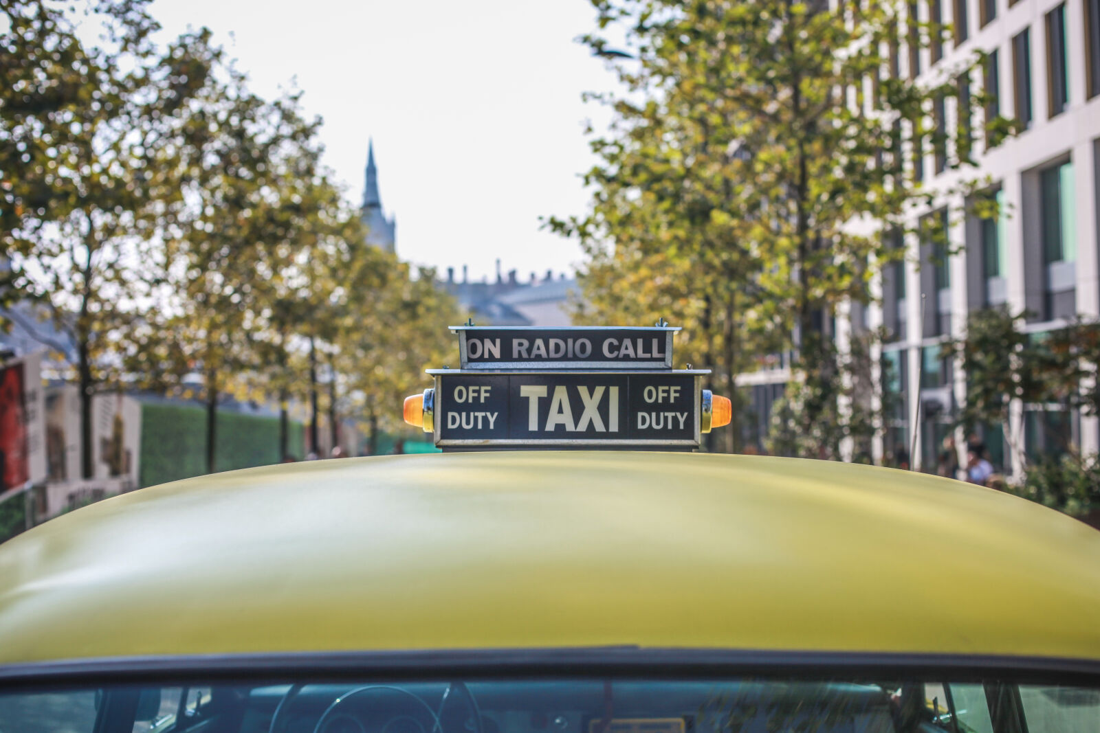 Canon EOS 5D Mark II sample photo. Yellow, taxi, car photography