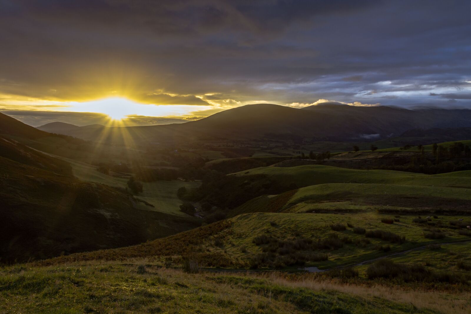 Canon EOS 7D + Canon EF 17-40mm F4L USM sample photo. Sunrise, lakes, landscape photography