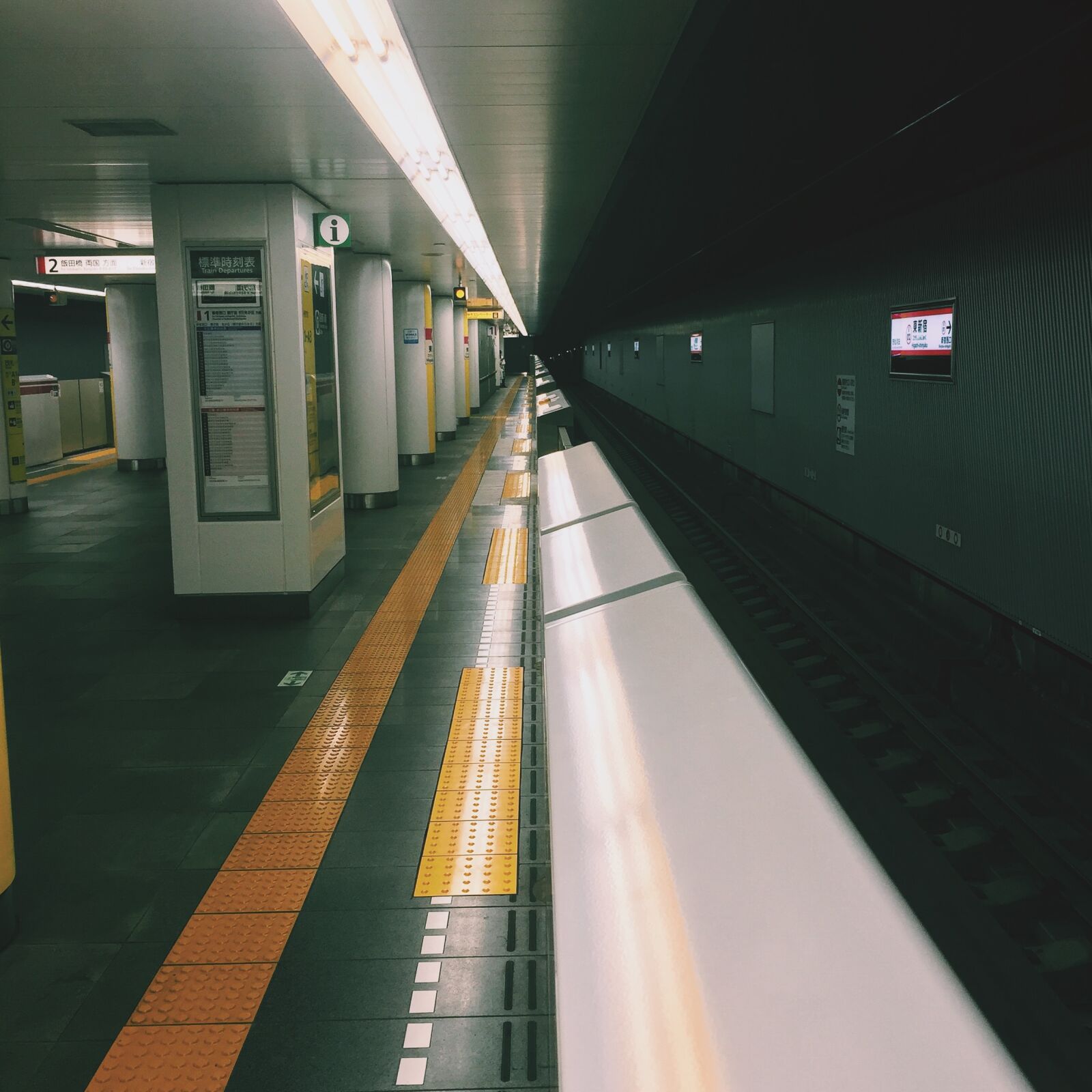 Apple iPhone 6 sample photo. Subway photography