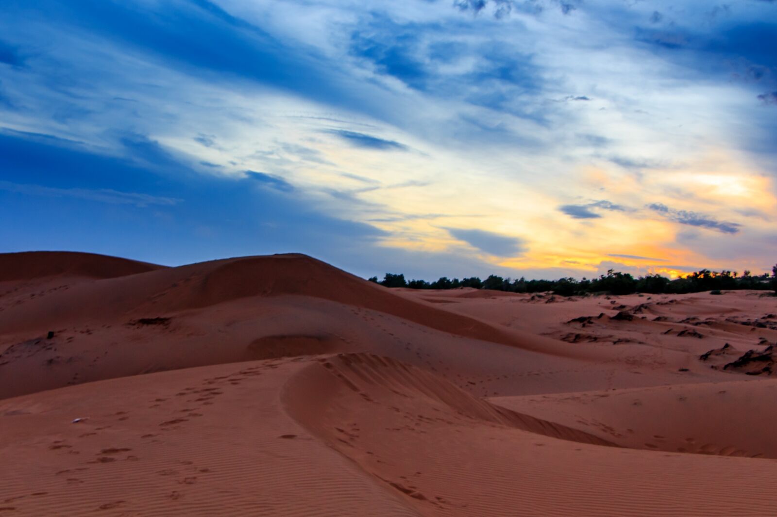 Canon EOS 700D (EOS Rebel T5i / EOS Kiss X7i) sample photo. The hill, throat, sand photography