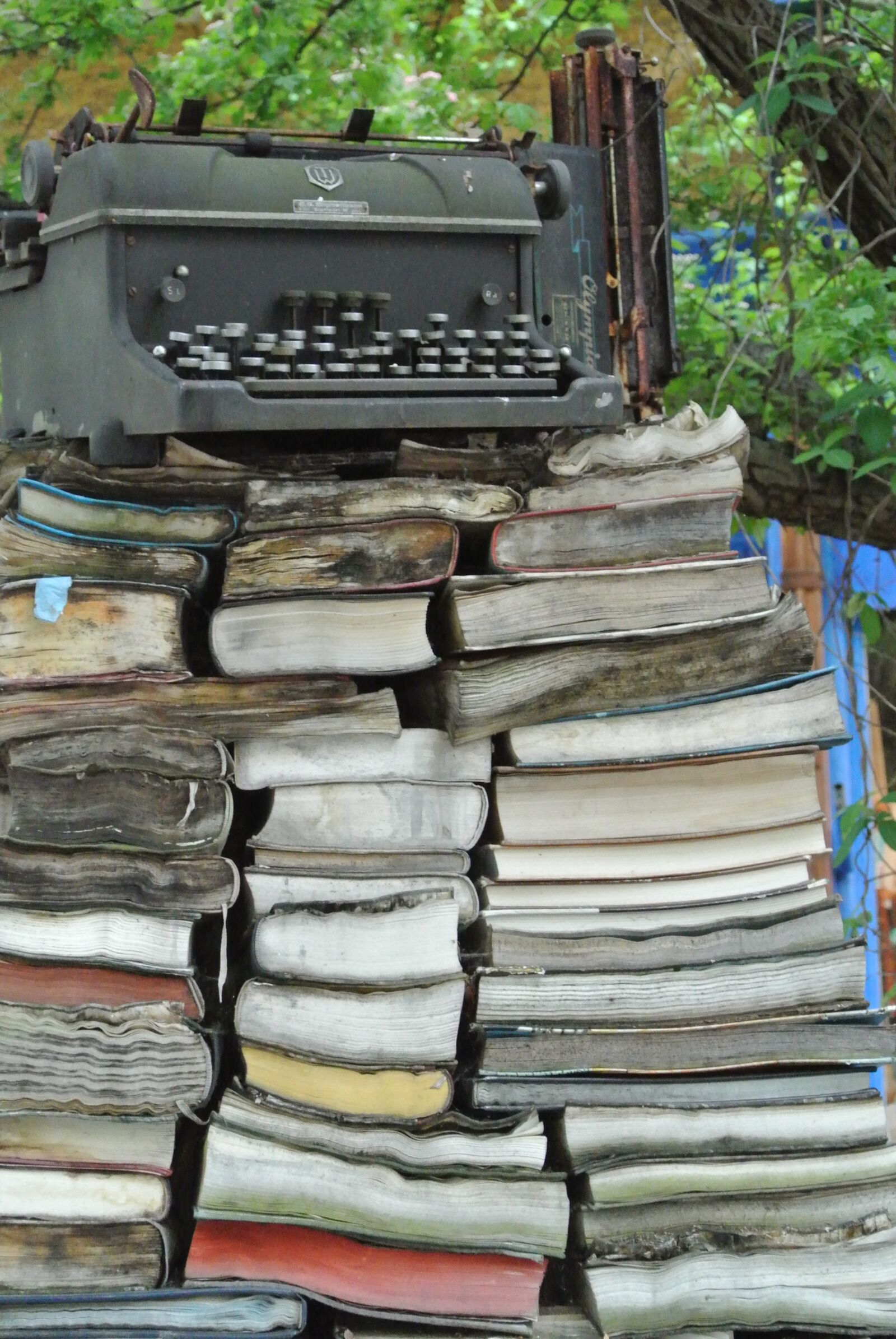 Nikon 1 Nikkor VR 10-30mm F3.5-5.6 sample photo. Typewriter, books, rotten photography