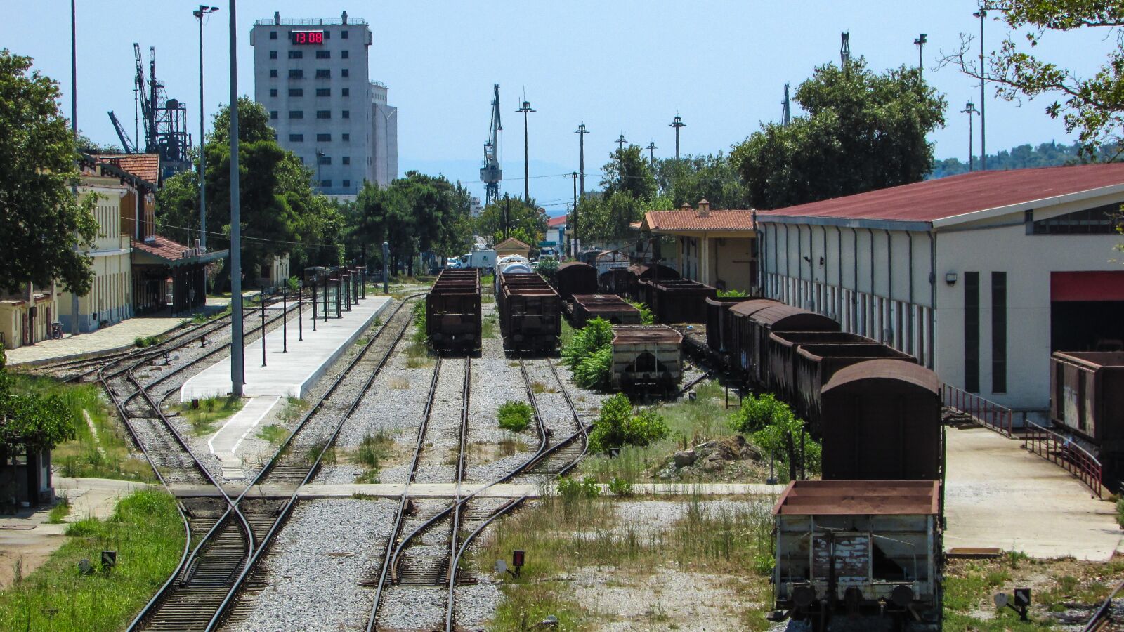 Canon PowerShot SX400 IS sample photo. Rails, railway station, urban photography