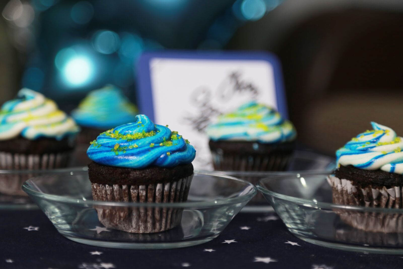 Canon EOS 6D + Canon EF 24-105mm F4L IS USM sample photo. Cupcakes, muffins, pastries photography