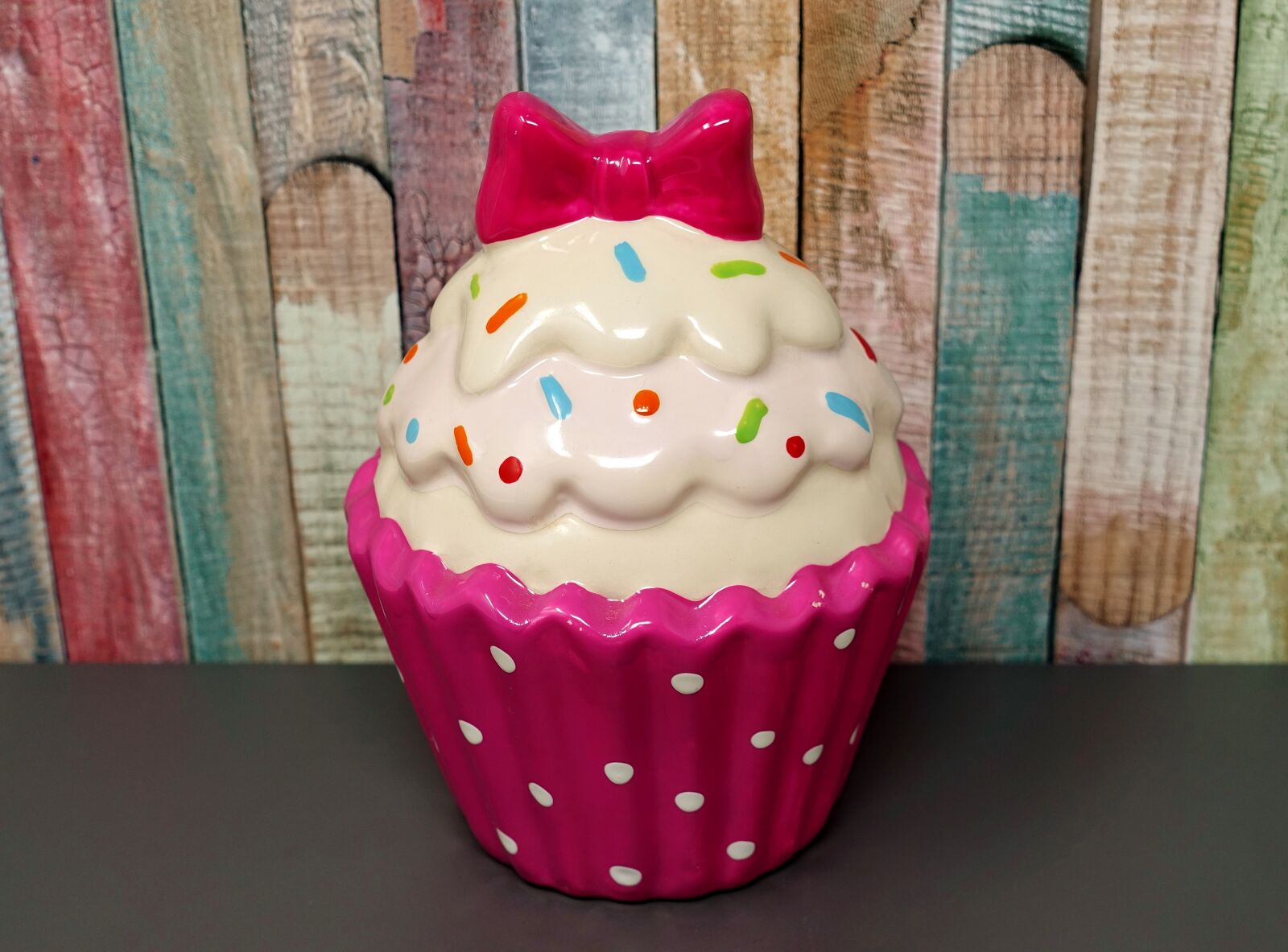 Sony DSC-RX100M5 sample photo. Cupcake, ceramic, colorful photography