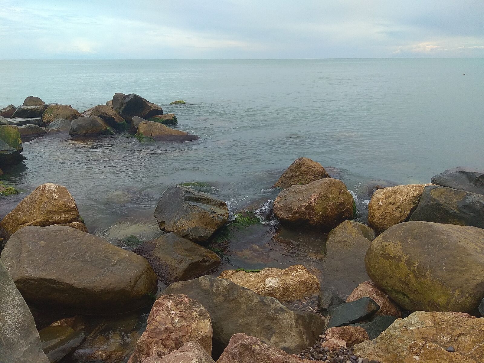 Xiaomi Redmi Note 4 sample photo. Sea, stones, beach photography