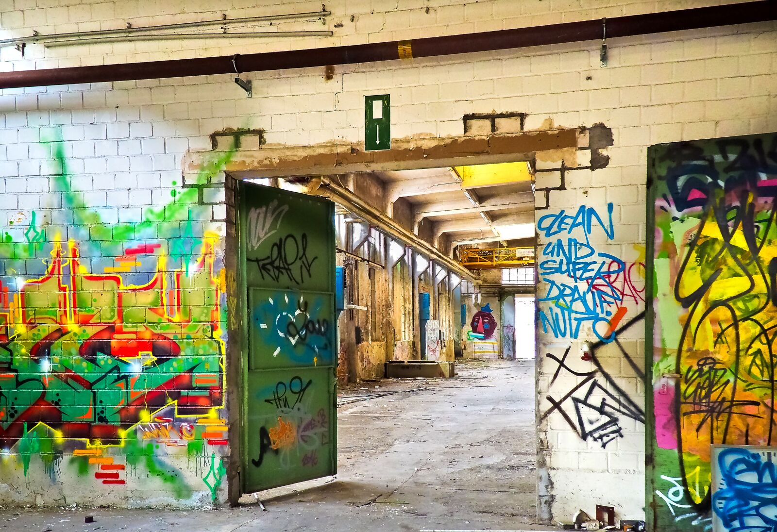 Olympus OM-D E-M10 sample photo. Lost places, rooms, abandoned photography