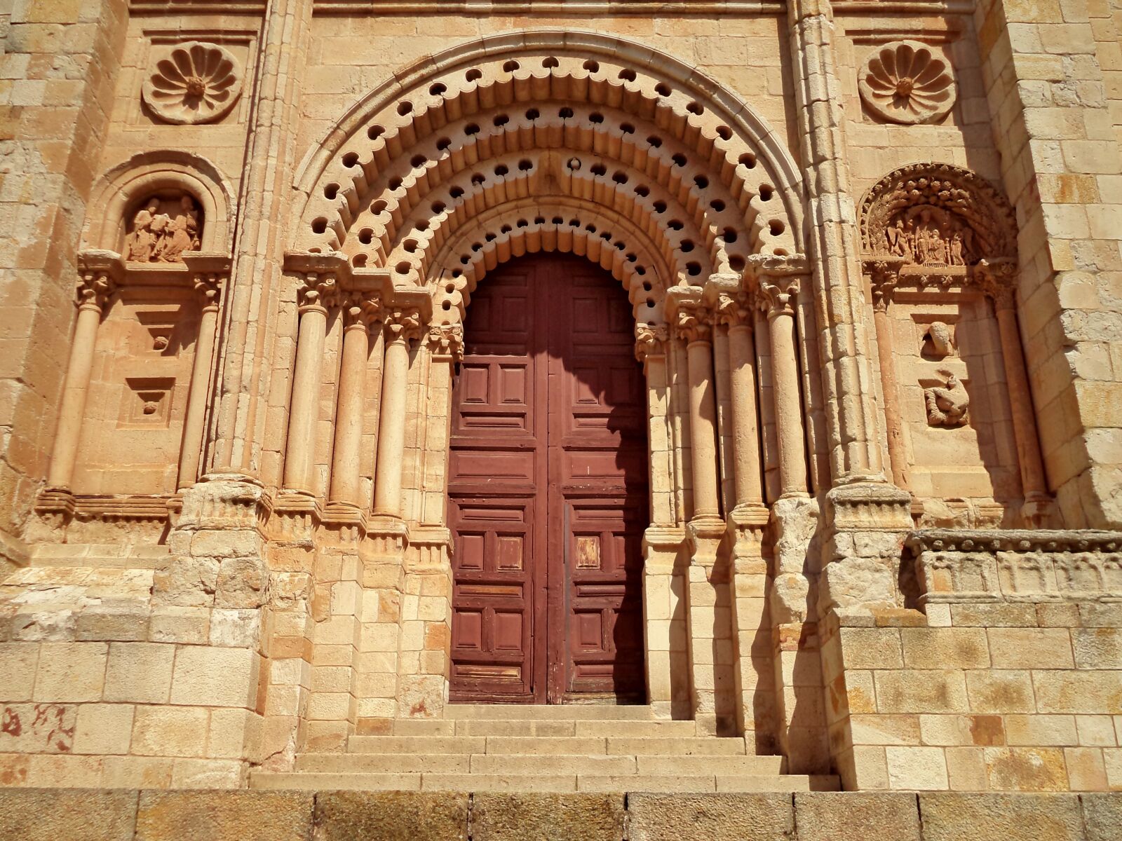 Sony Cyber-shot DSC-W710 sample photo. Zamora, cathedral, door photography