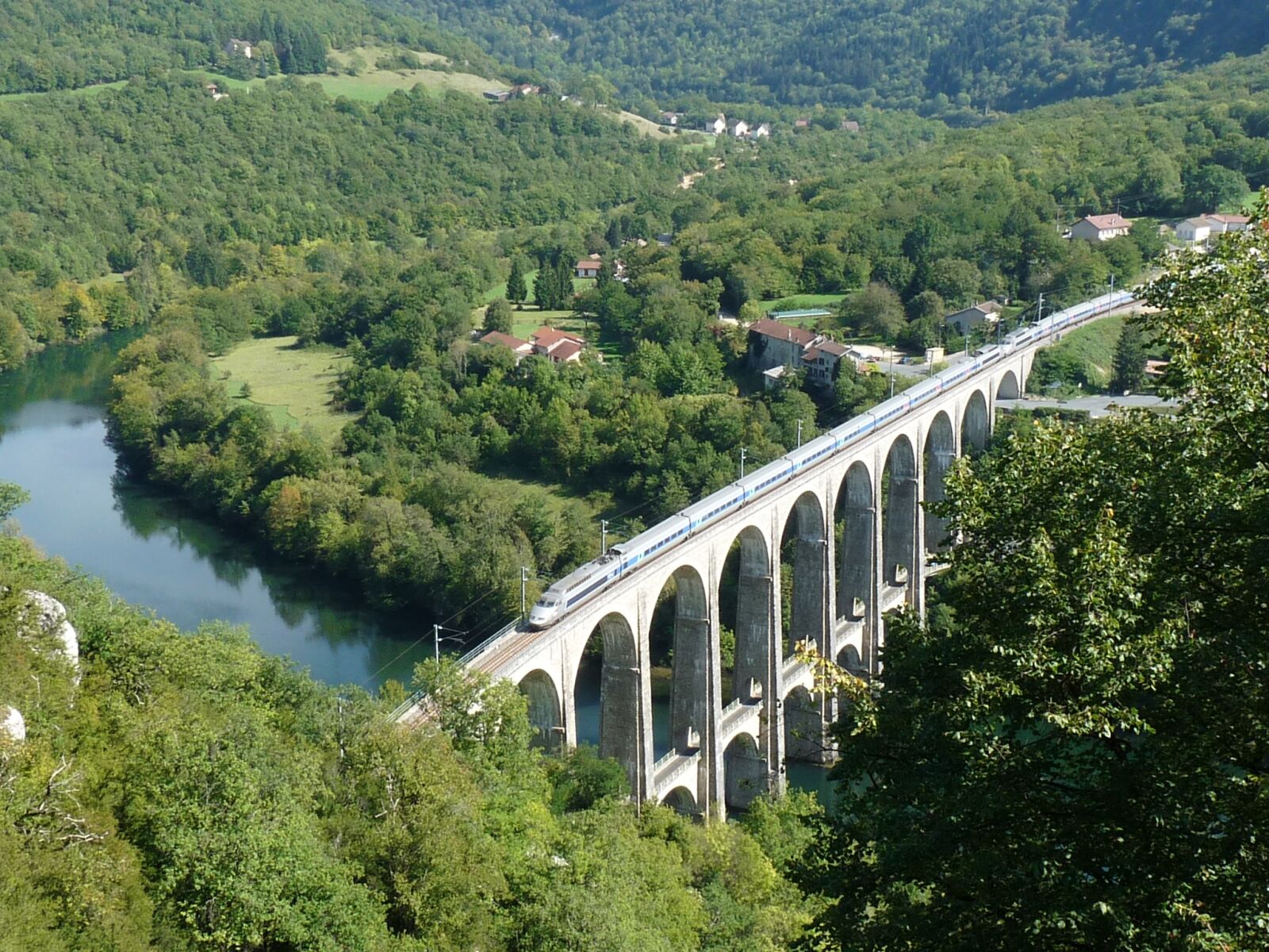 Panasonic Lumix DMC-FZ28 sample photo. Viaduct, river, train photography