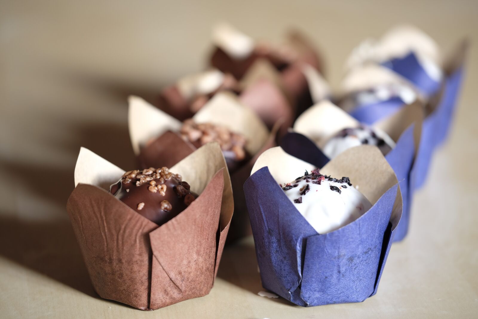 Fujifilm X-T2 + Fujifilm XF 80mm F2.8 R LM OIS WR Macro sample photo. Cupcake, cake, muffins photography