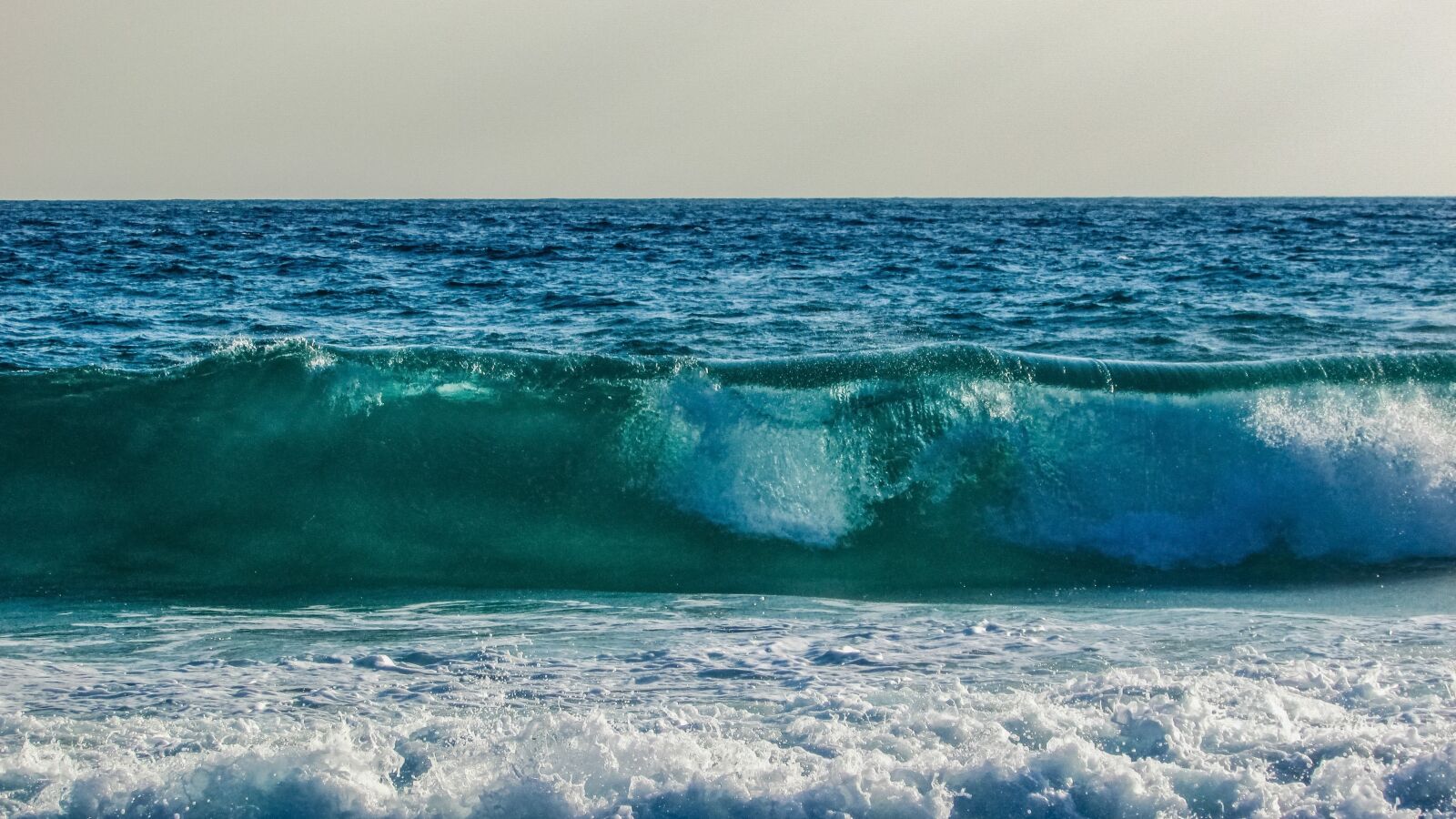 Canon PowerShot SX400 IS sample photo. Wave, smashing, foam photography