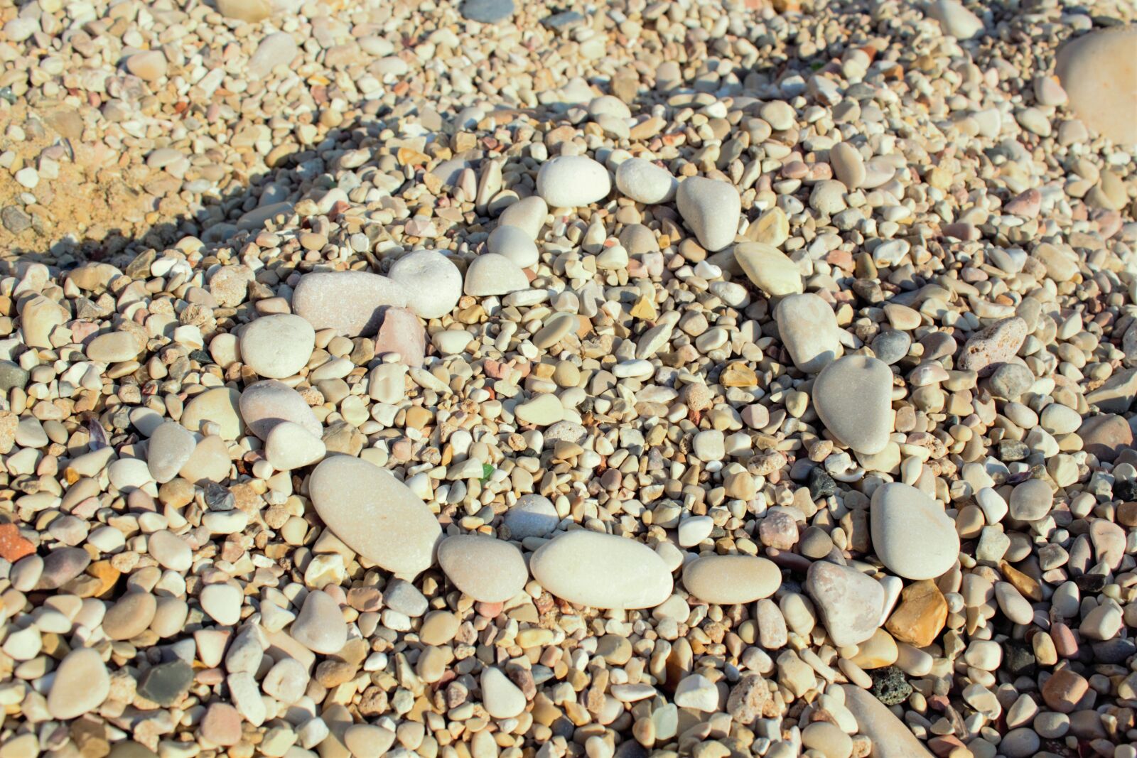 Canon EOS 600D (Rebel EOS T3i / EOS Kiss X5) sample photo. Heart, stone, sea photography