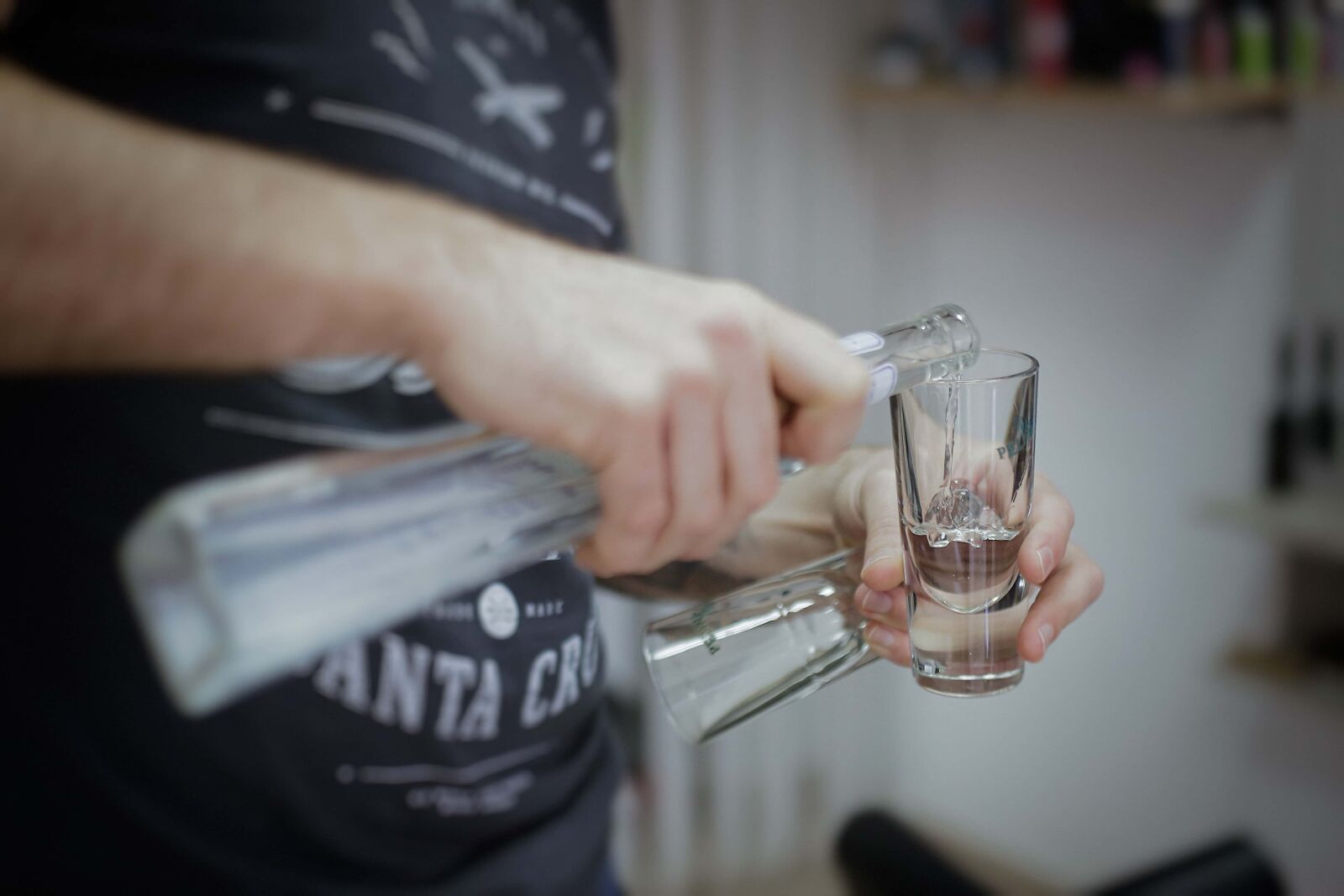 Canon EOS 5D Mark III sample photo. Glass, drink, bottle, bartender photography