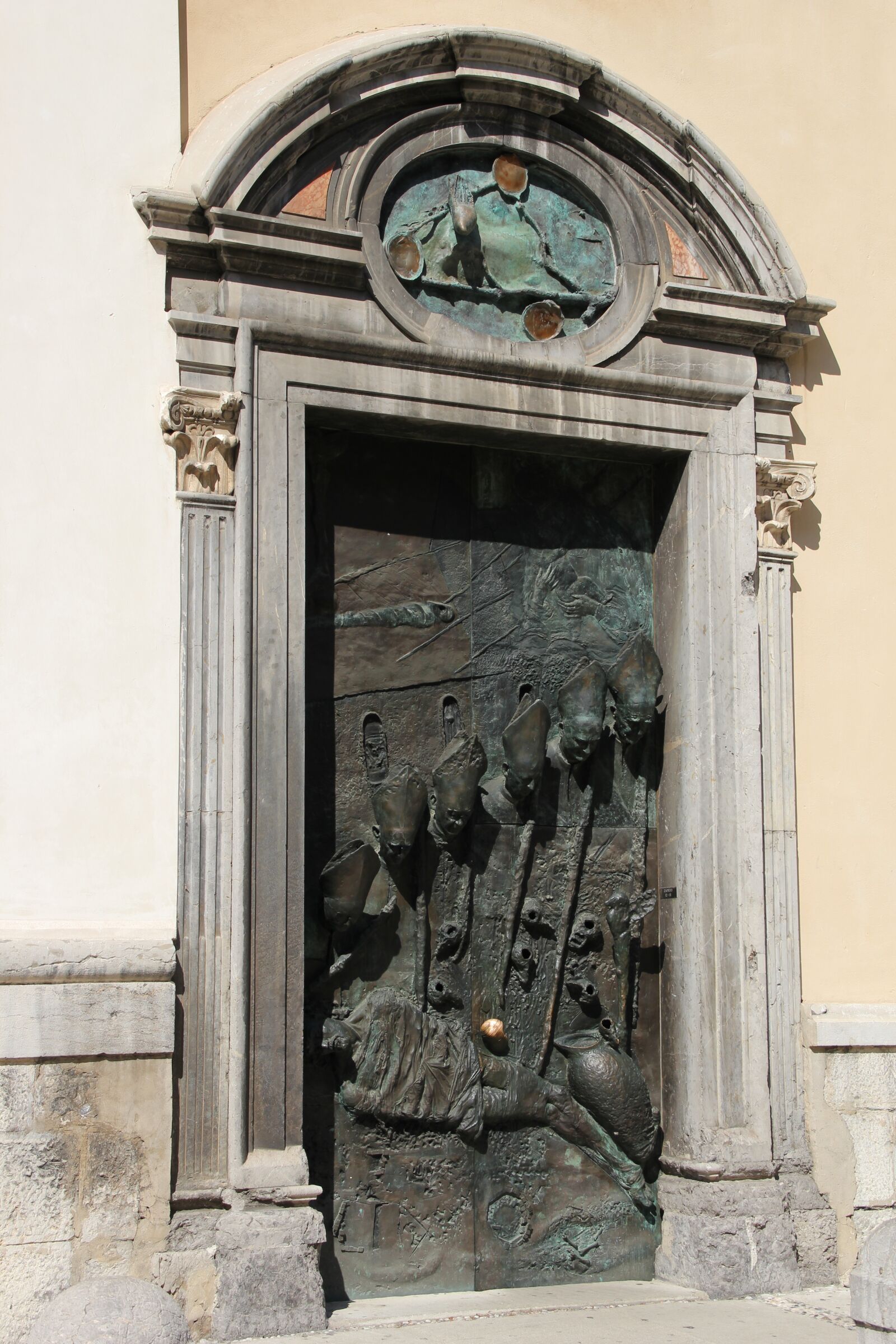 Canon EOS 550D (EOS Rebel T2i / EOS Kiss X4) sample photo. Gate, bronze, ljubljana photography