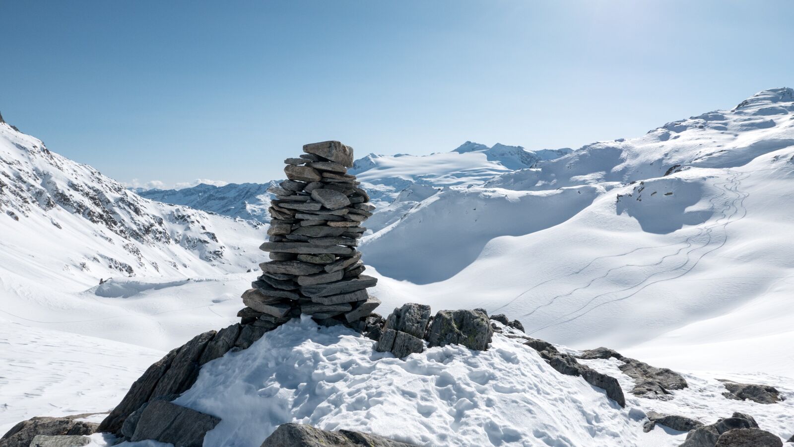 Panasonic Lumix DMC-LX100 sample photo. Cairn, mountains, winter snow photography