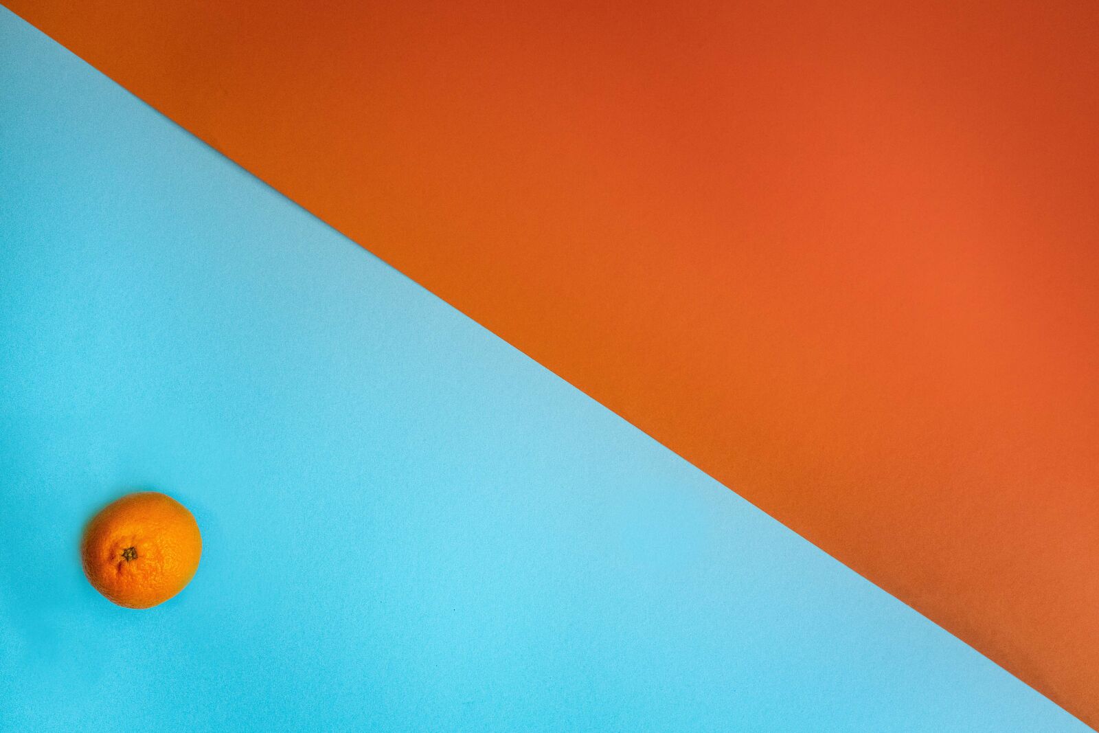 Fujifilm X100F sample photo. Minimalism, orange, triangles photography