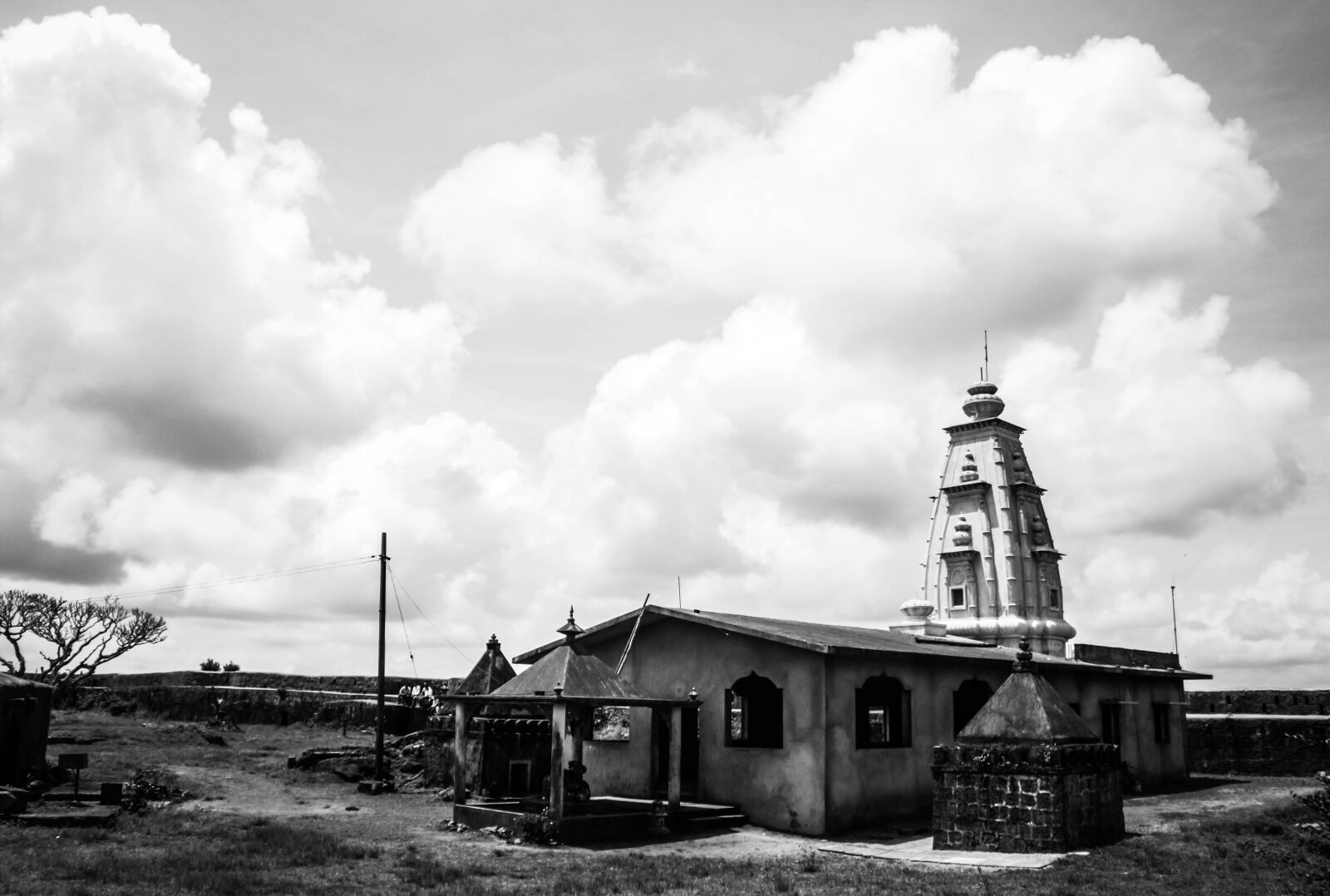 Canon EOS 70D sample photo. Black, and, white, holy photography