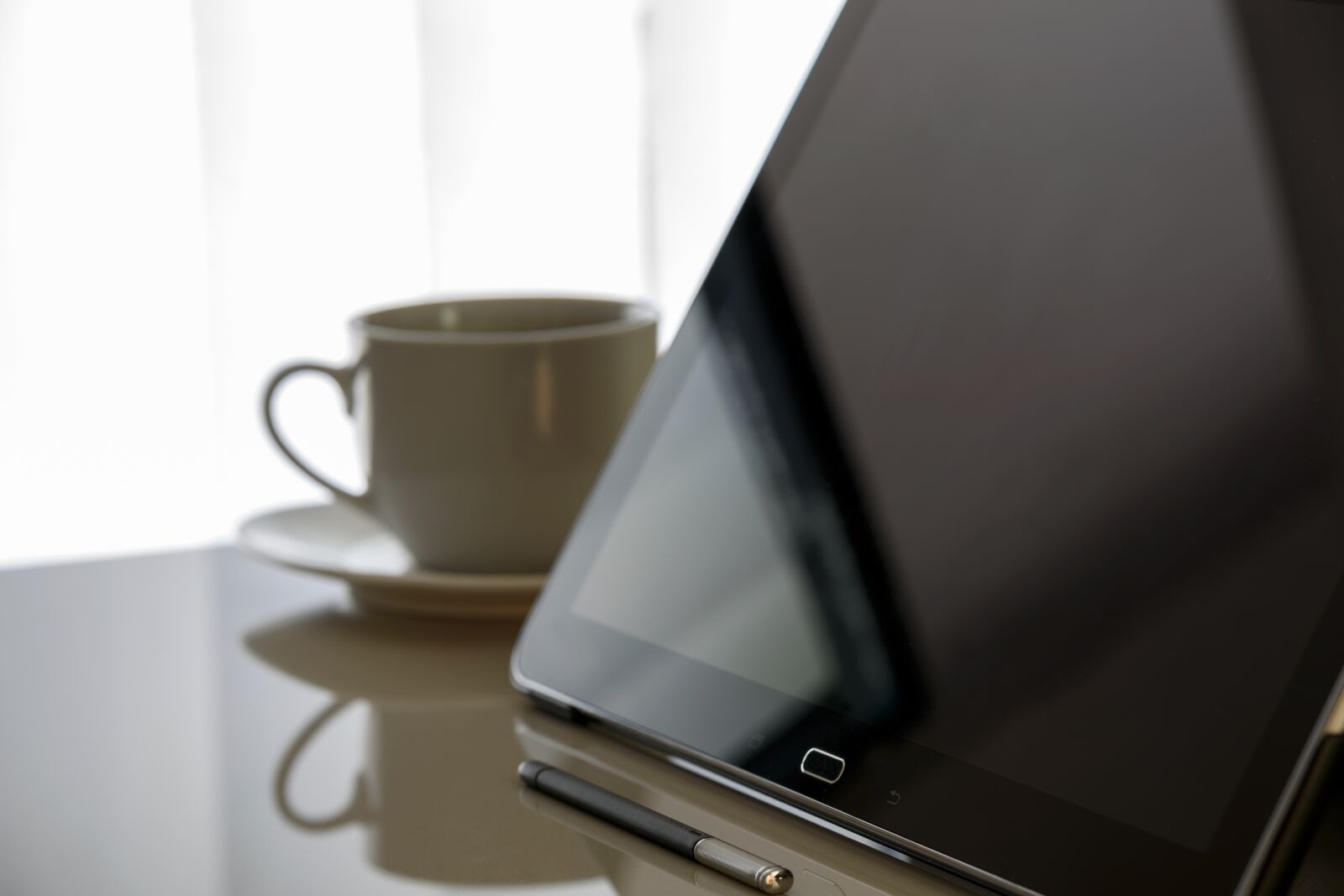 Nikon D750 sample photo. Tablet, modern office, the photography