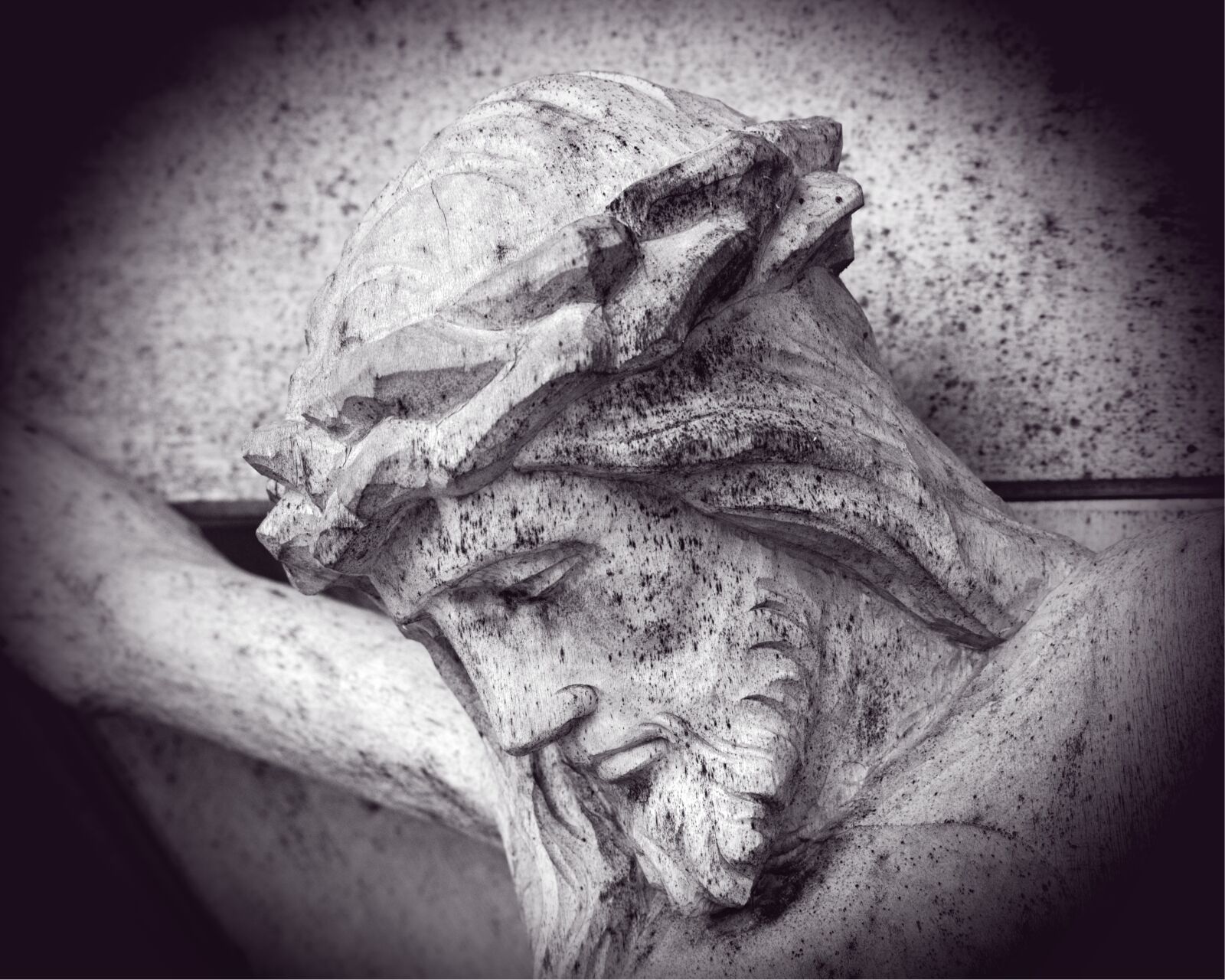 55.0-200.0mm f/4.0-f/5.6 sample photo. Carving, head, jesus photography