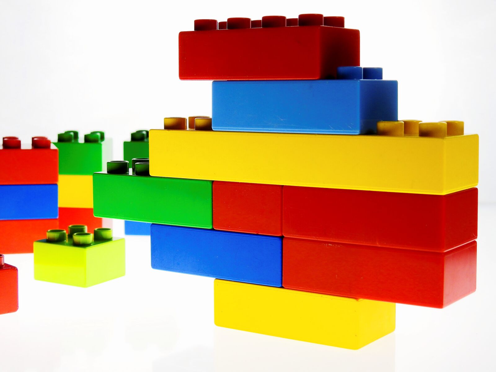 Nikon Coolpix P900 sample photo. Duplo, lego, build photography