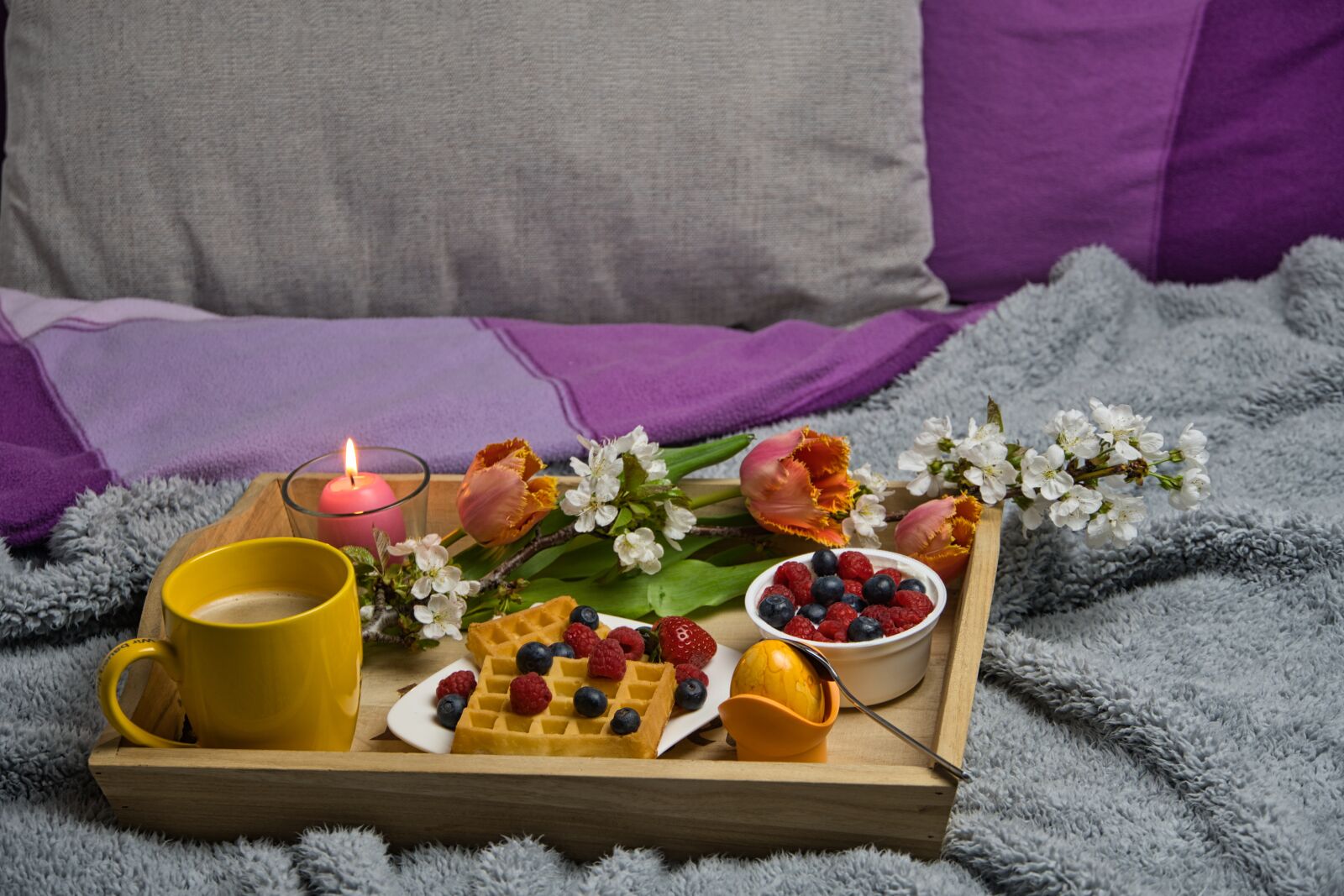 Sony a6400 sample photo. Breakfast in bed, breakfast photography