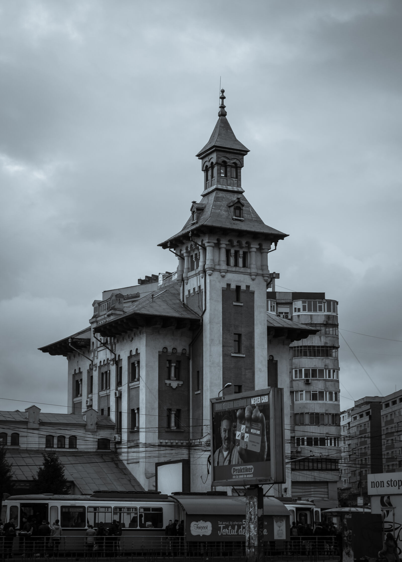Canon EOS 550D (EOS Rebel T2i / EOS Kiss X4) sample photo. Architecture, black, and, white photography
