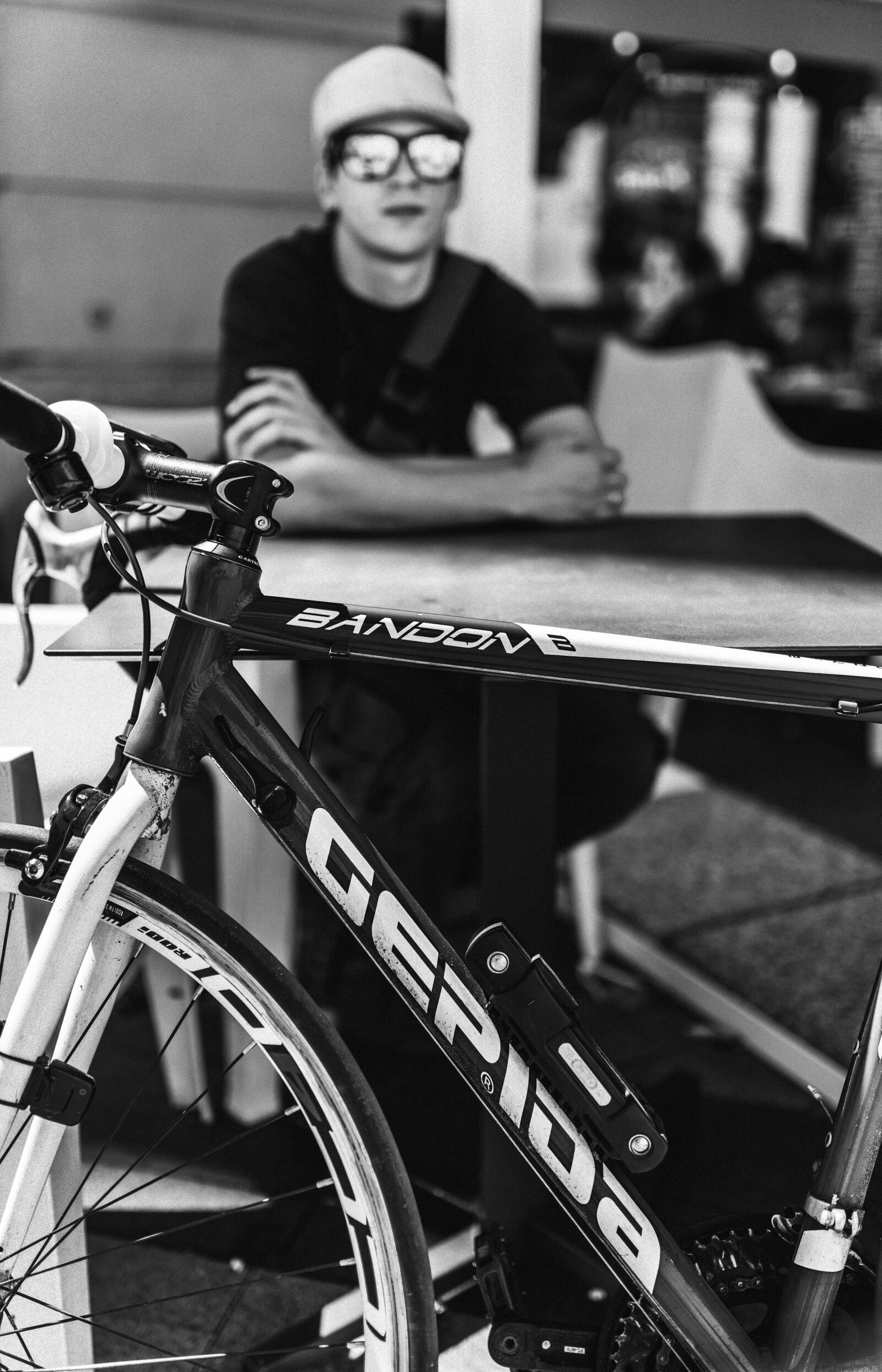 Canon EOS 5DS R sample photo. Bicycle, guy, waiting photography