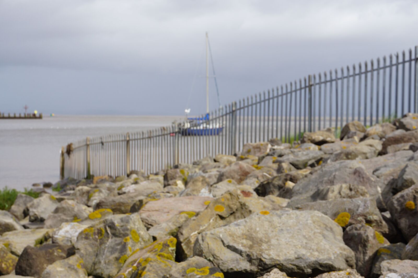 Sony a6000 sample photo. Sea, boat, rock photography