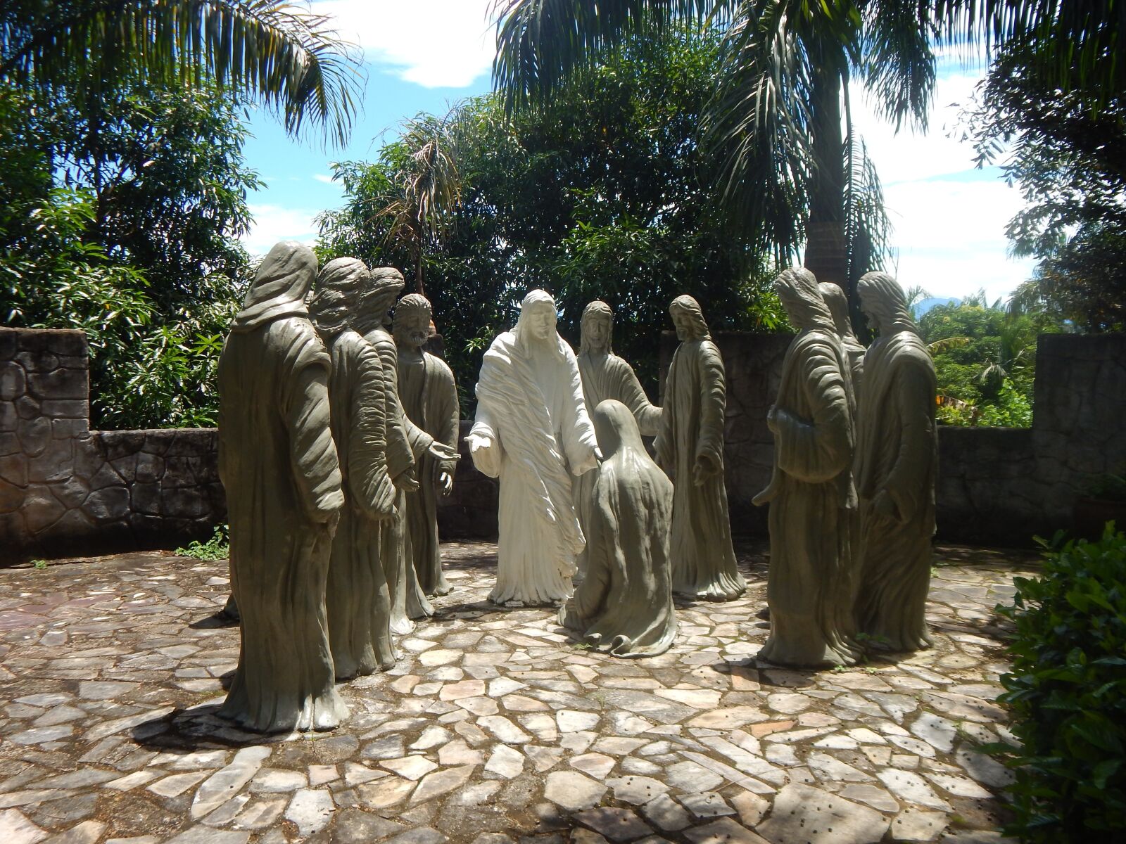 Nikon Coolpix L830 sample photo. Statue, jesus, holy photography