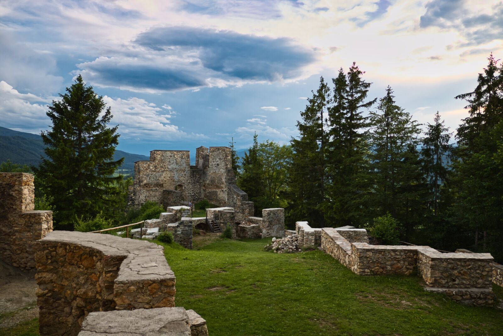 Canon EOS 750D (EOS Rebel T6i / EOS Kiss X8i) sample photo. Ruin hohenwang, langenwang, clouds photography