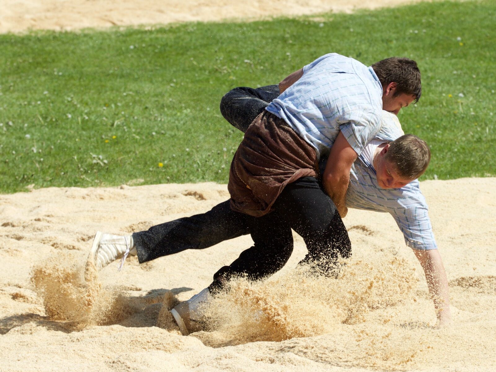 Canon EOS 70D sample photo. Swing, sawdust, sport photography