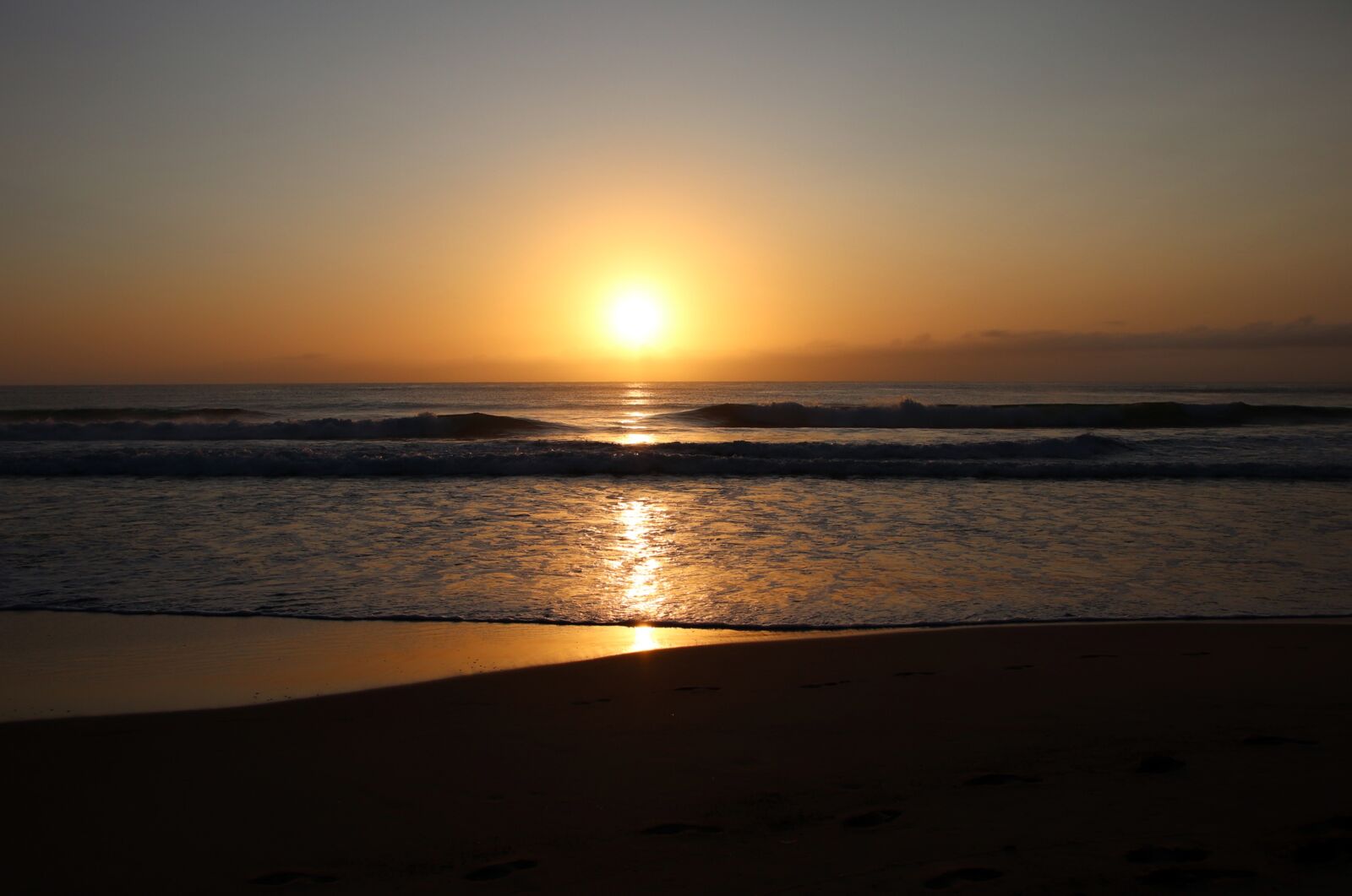 Canon EOS 77D (EOS 9000D / EOS 770D) sample photo. Sunrise, sea, ocean photography