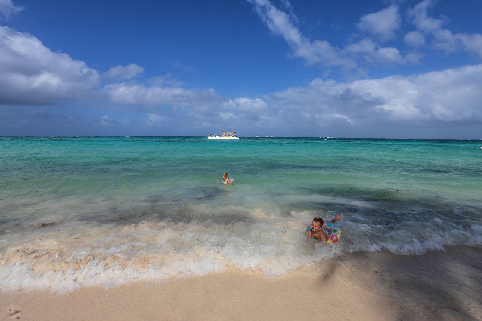 Canon EOS 6D + Canon EF 17-40mm F4L USM sample photo. Dominican republic, sargisova sea photography