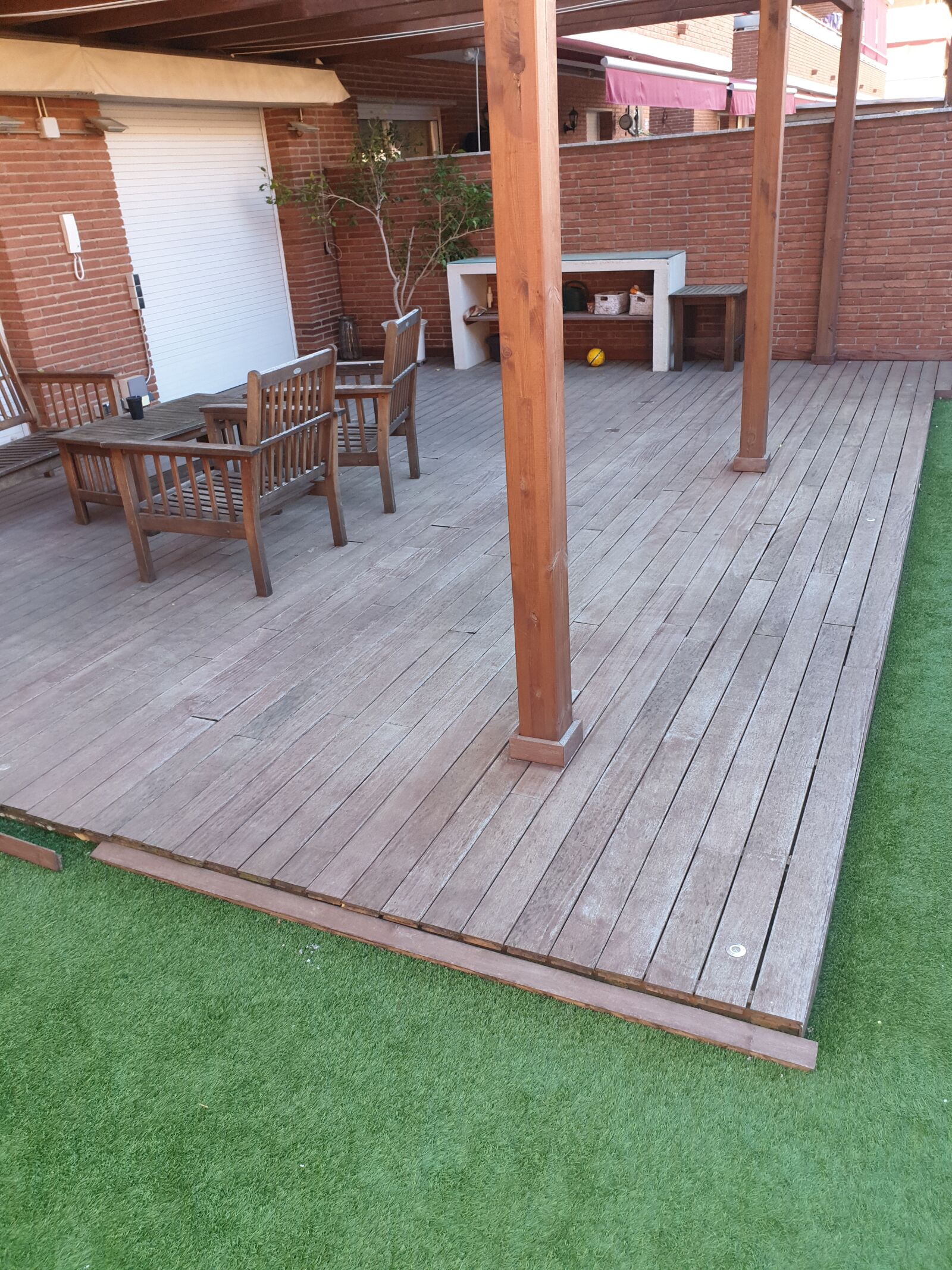 Samsung Galaxy Note9 sample photo. Pergola wood, chairs, rest photography