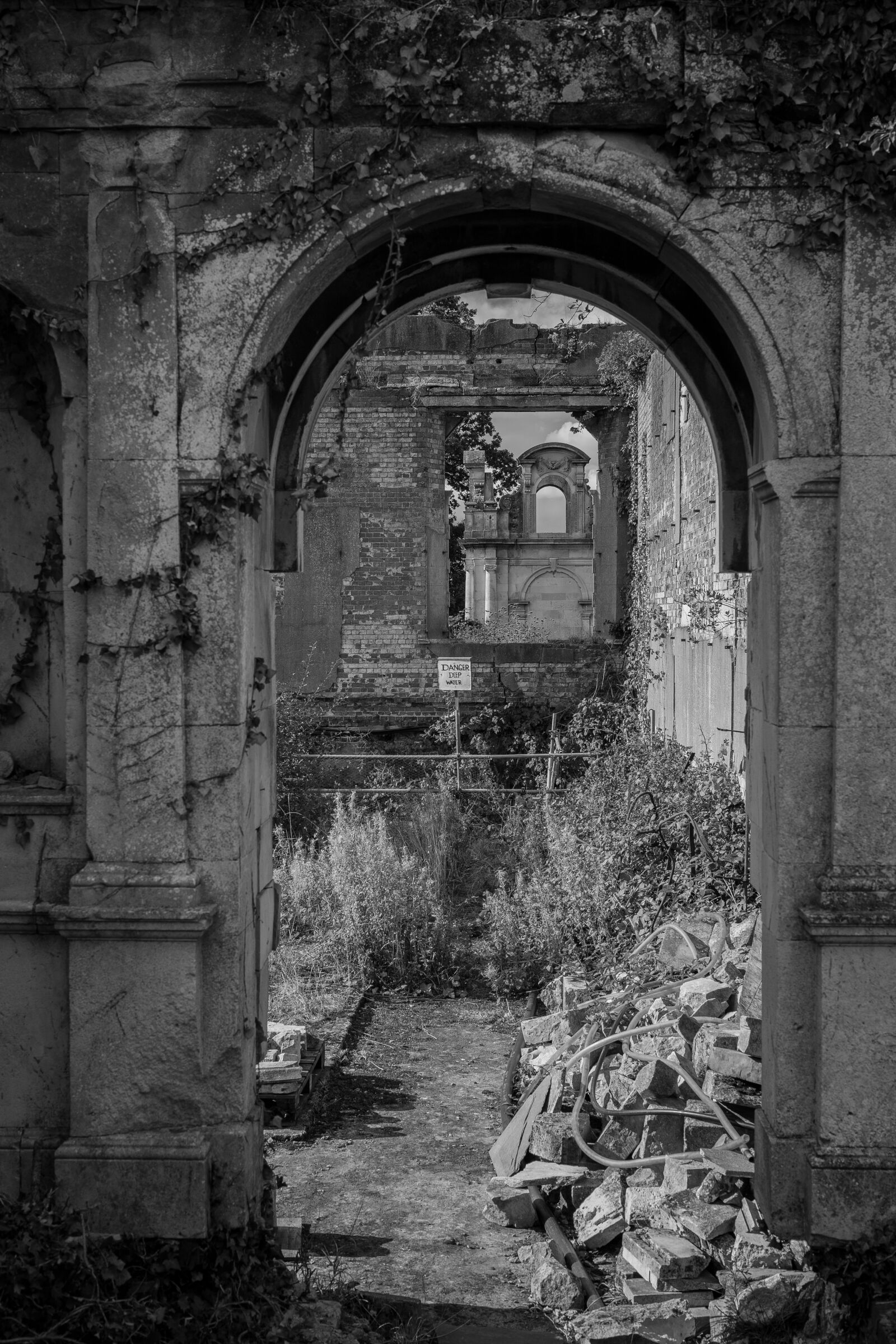 Sigma 50mm F1.4 EX DG HSM sample photo. Arch, danger, delapidated, house photography