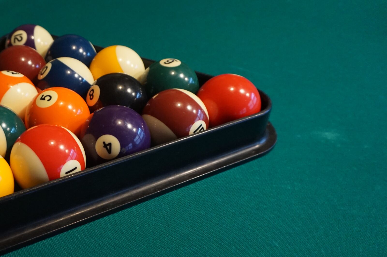 Sony Alpha a5000 (ILCE 5000) sample photo. Billiards, balls, play photography