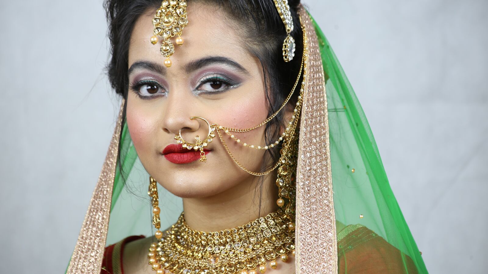 Canon EOS 6D + Canon EF 70-300mm F4-5.6 IS USM sample photo. Indian wedding, indian bride photography