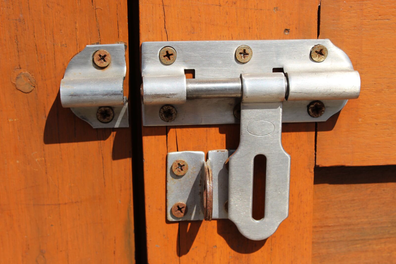 Canon EOS 700D (EOS Rebel T5i / EOS Kiss X7i) sample photo. Latch lock, lock, latch photography