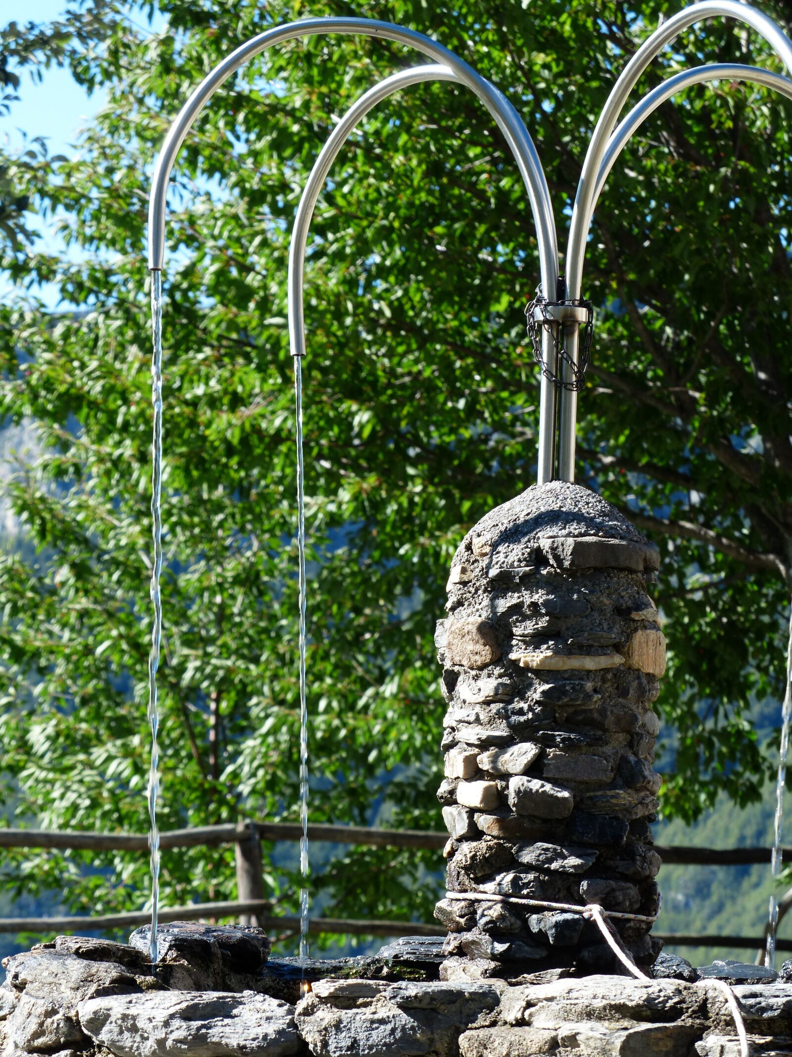Panasonic Lumix DMC-FZ200 sample photo. Fountain, stone fountain, water photography