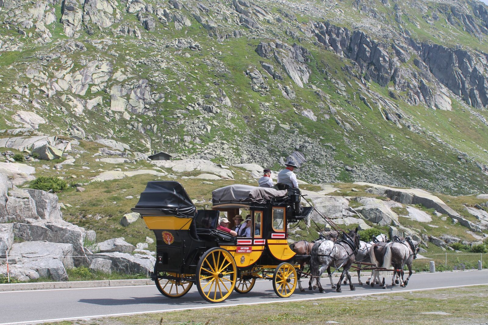 Canon EOS 1100D (EOS Rebel T3 / EOS Kiss X50) sample photo. Gotthard pass, mountains, coach photography