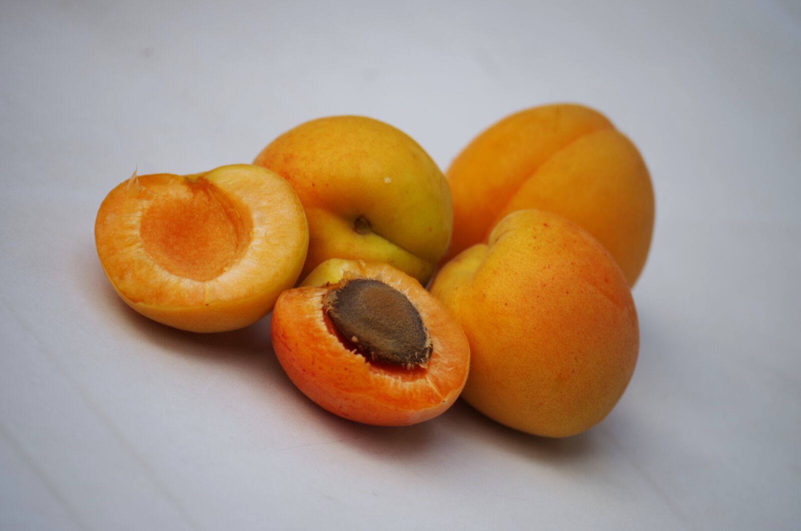 Pentax K-500 sample photo. Apricots, fruit, orange photography