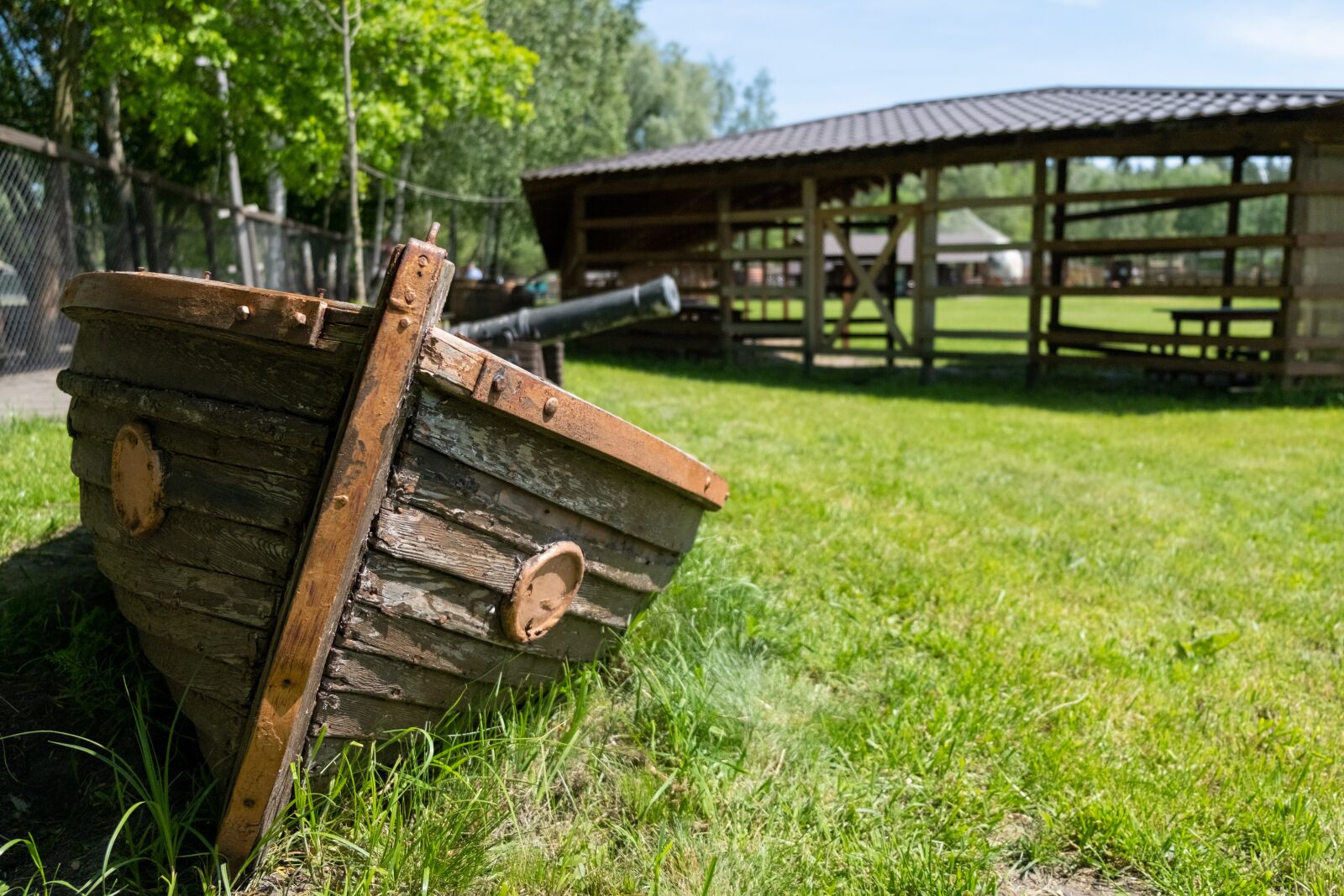 Fujifilm X-T3 + Fujifilm XF 18-55mm F2.8-4 R LM OIS sample photo. Boat, vintage, park photography