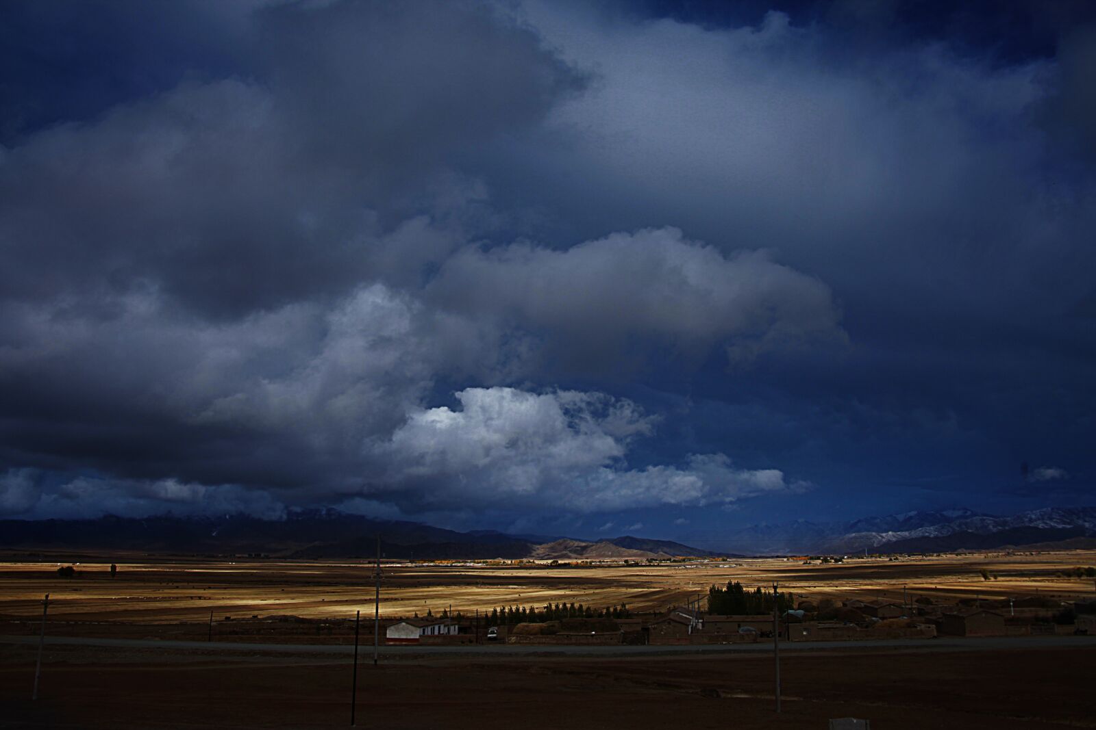 Canon EOS 5D Mark II sample photo. Prairie, dark clouds, cloudy photography