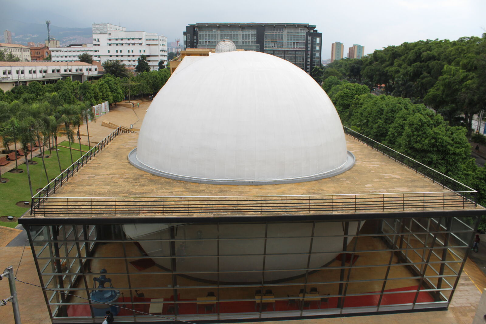 Canon EOS 1300D (EOS Rebel T6 / EOS Kiss X80) sample photo. Planetarium photography