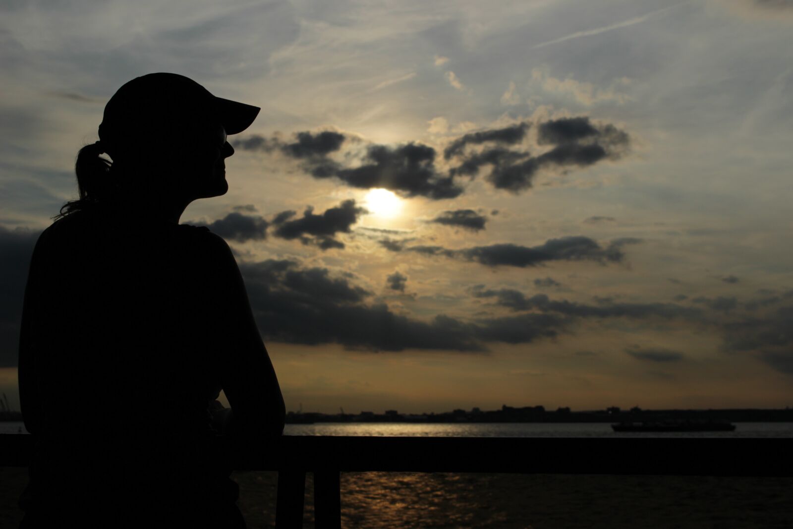 Canon EOS 100D (EOS Rebel SL1 / EOS Kiss X7) sample photo. Silhouette, portrait, sky photography