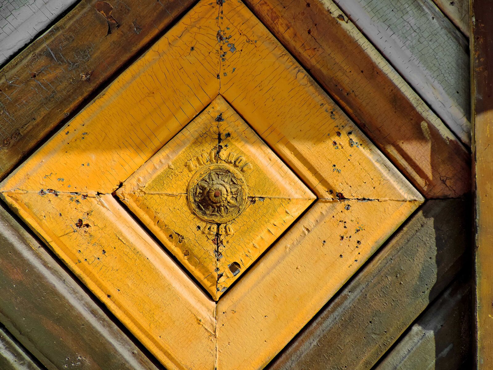 Nikon Coolpix P520 sample photo. Wood, wooden, old, door photography