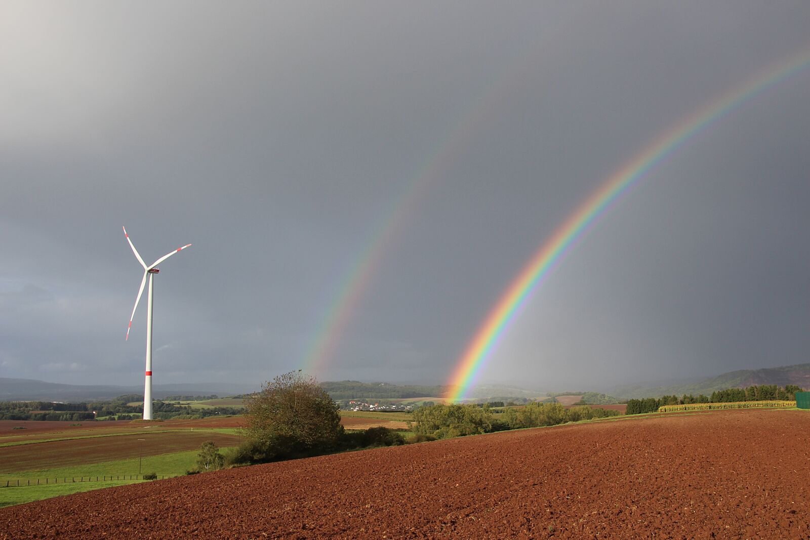 Canon EOS 700D (EOS Rebel T5i / EOS Kiss X7i) sample photo. Rainbow, natural spectacle, sky photography