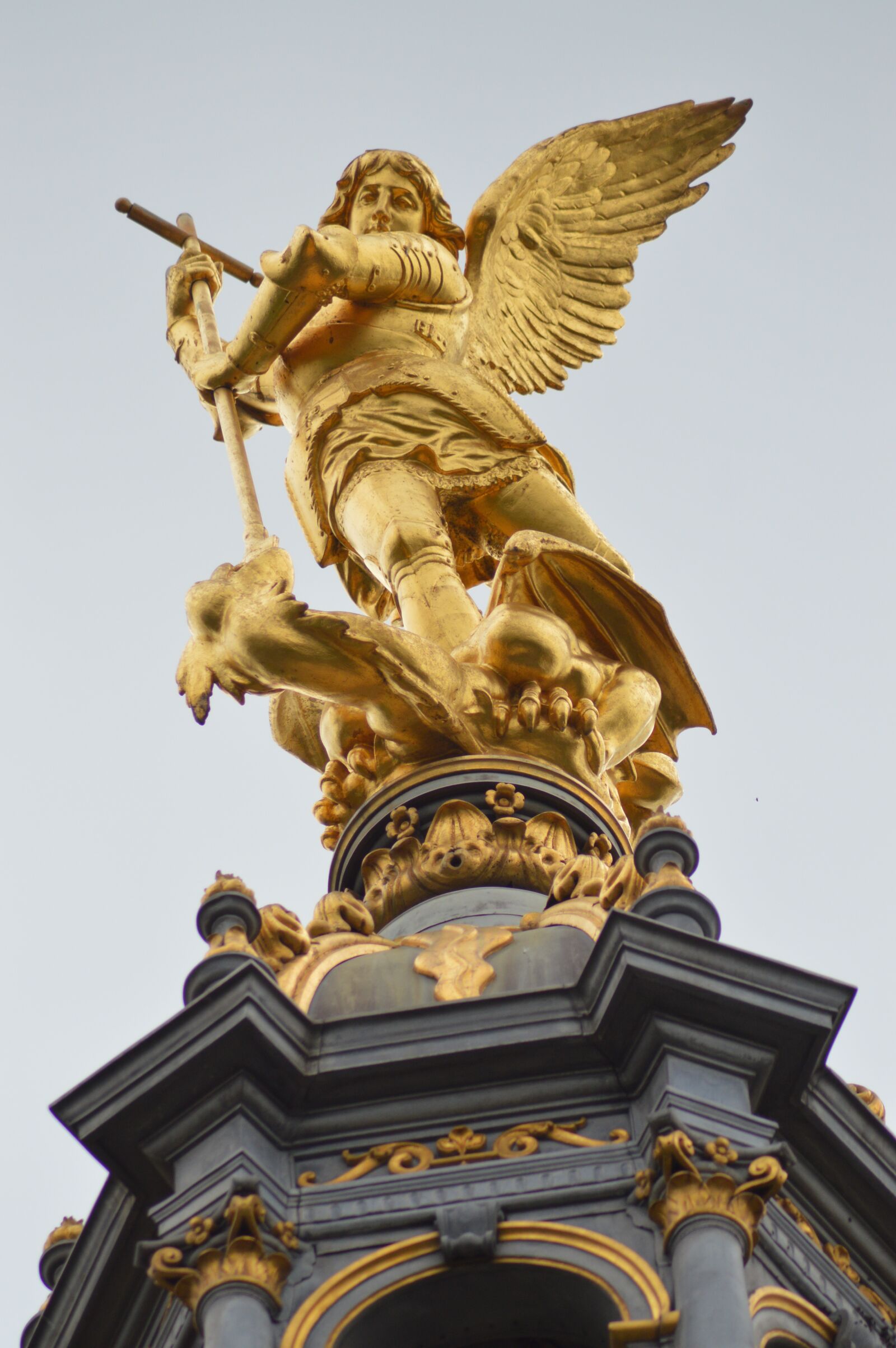 Nikon D3200 sample photo. Monument, statue, golden photography