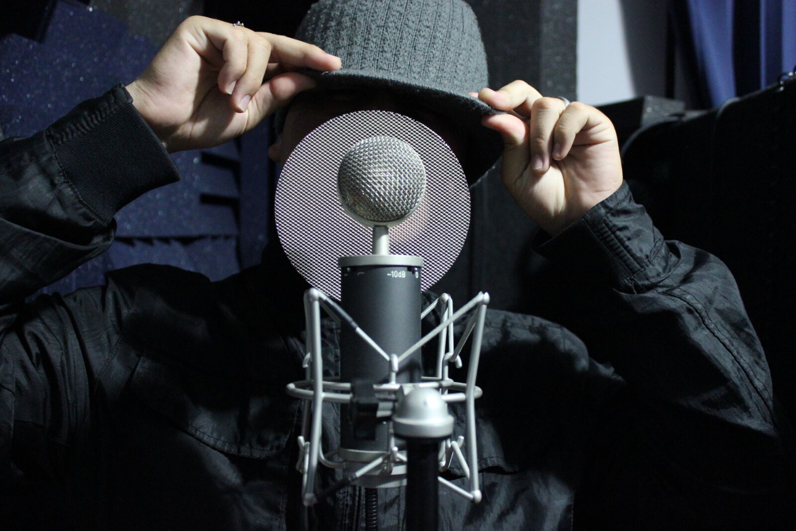 Canon EOS 550D (EOS Rebel T2i / EOS Kiss X4) sample photo. Studio, recording, audio photography