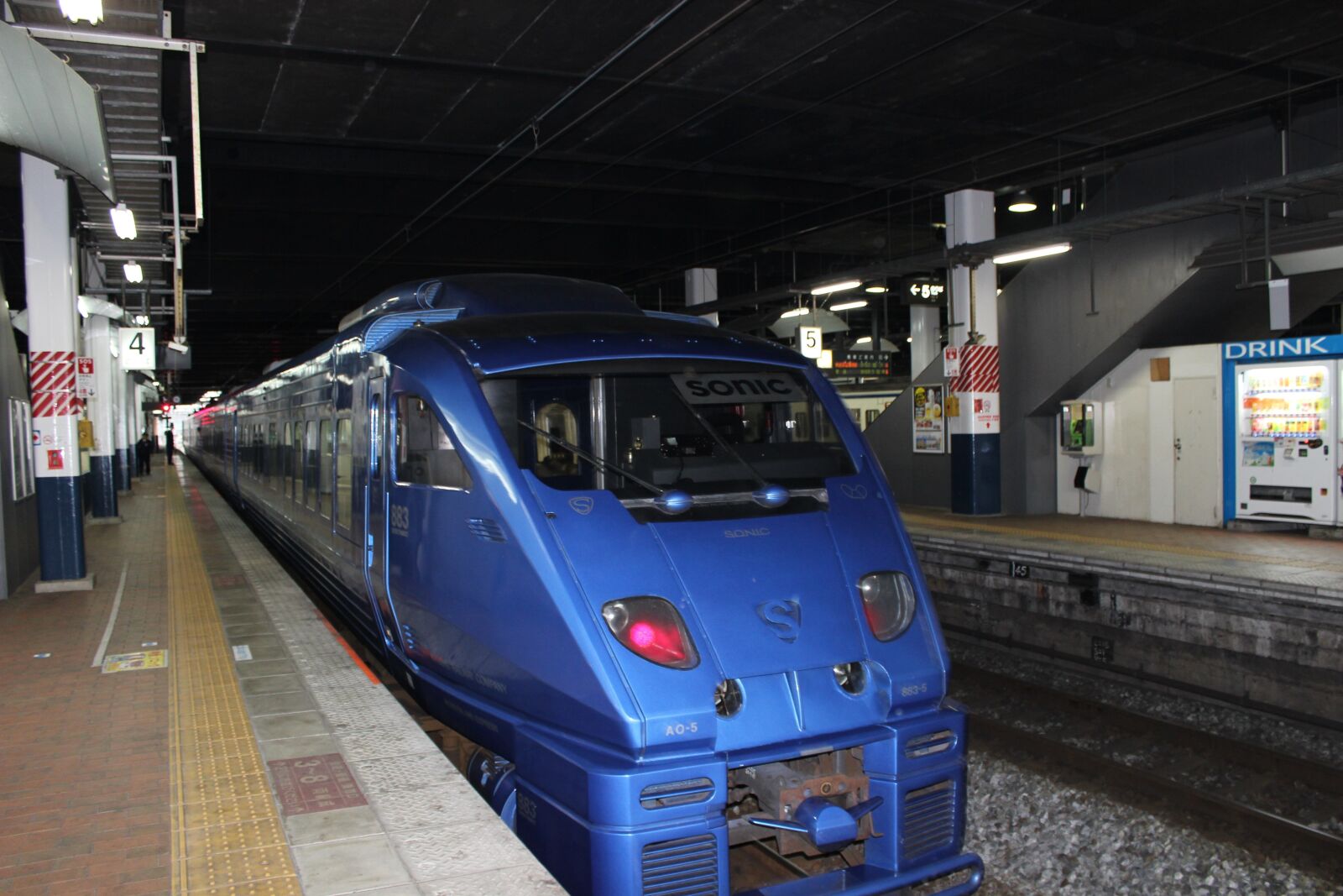 Canon EOS 600D (Rebel EOS T3i / EOS Kiss X5) + Canon EF-S 18-55mm F3.5-5.6 IS II sample photo. Jr kyushu, blue sonic photography